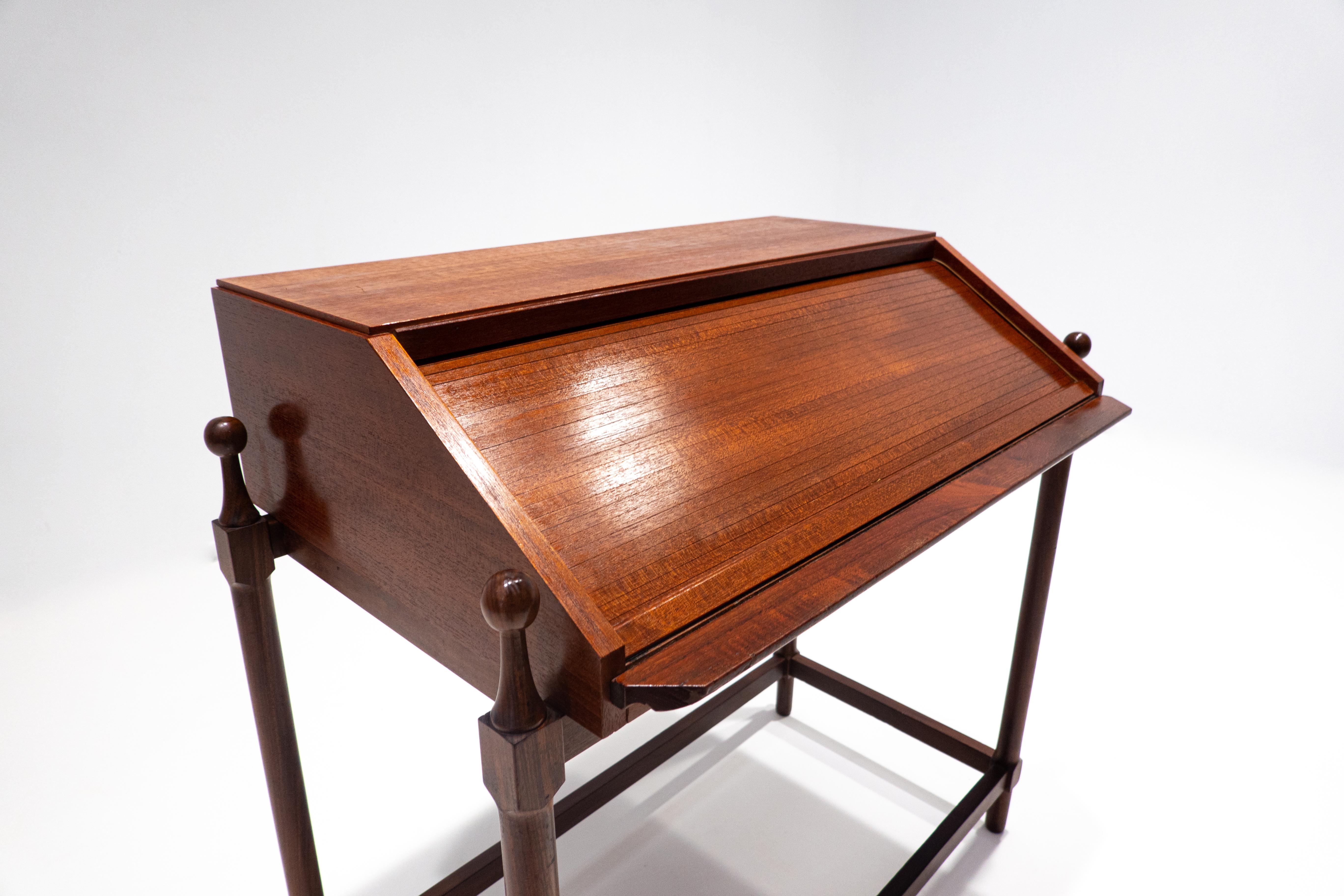 Mid-Century Modern Wooden Writing Desk by Fratelli Proserpio, Italy, 1960s In Good Condition For Sale In Brussels, BE