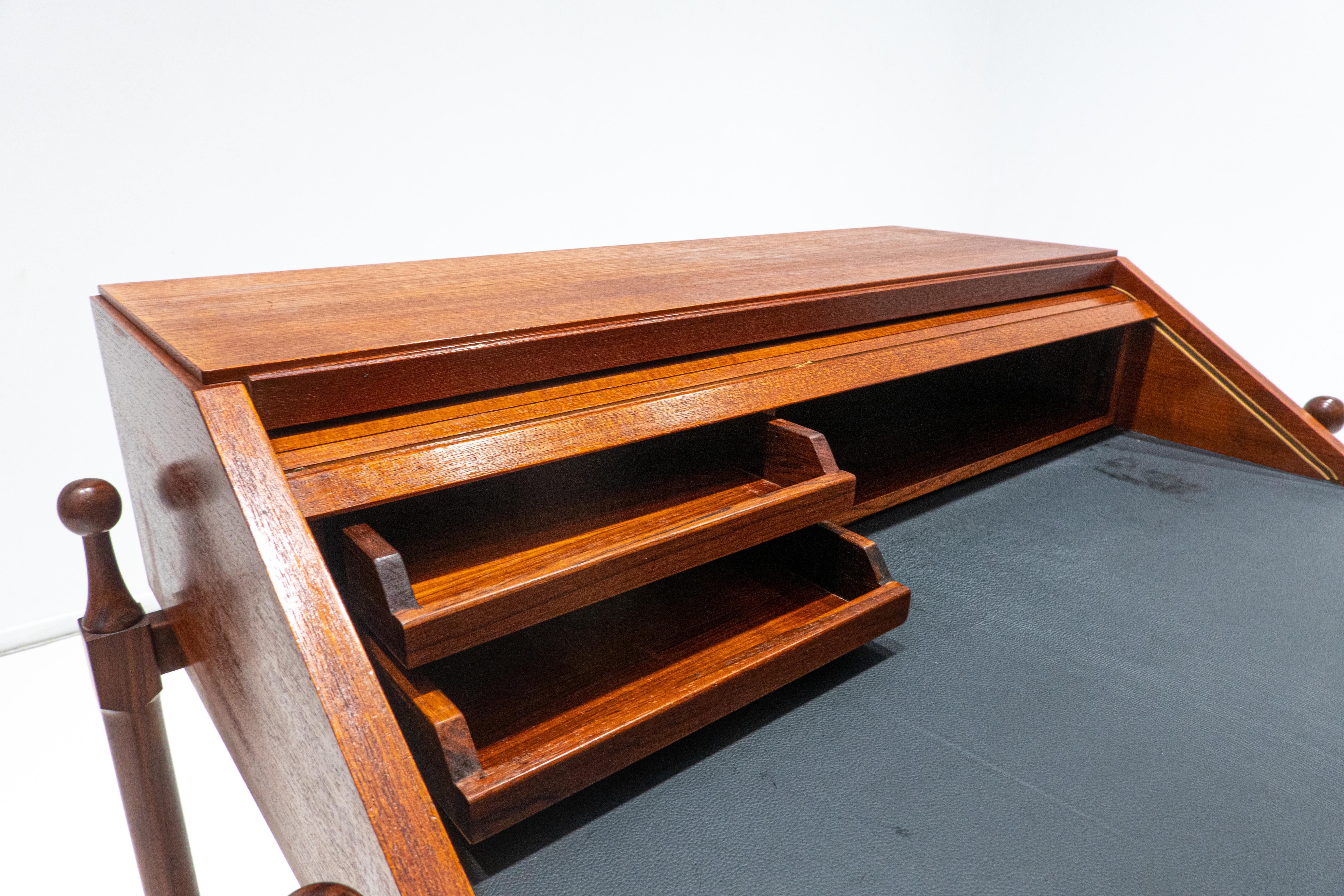 Mid-Century Modern Wooden Writing Desk by Fratelli Proserpio, Italy, 1960s For Sale 4