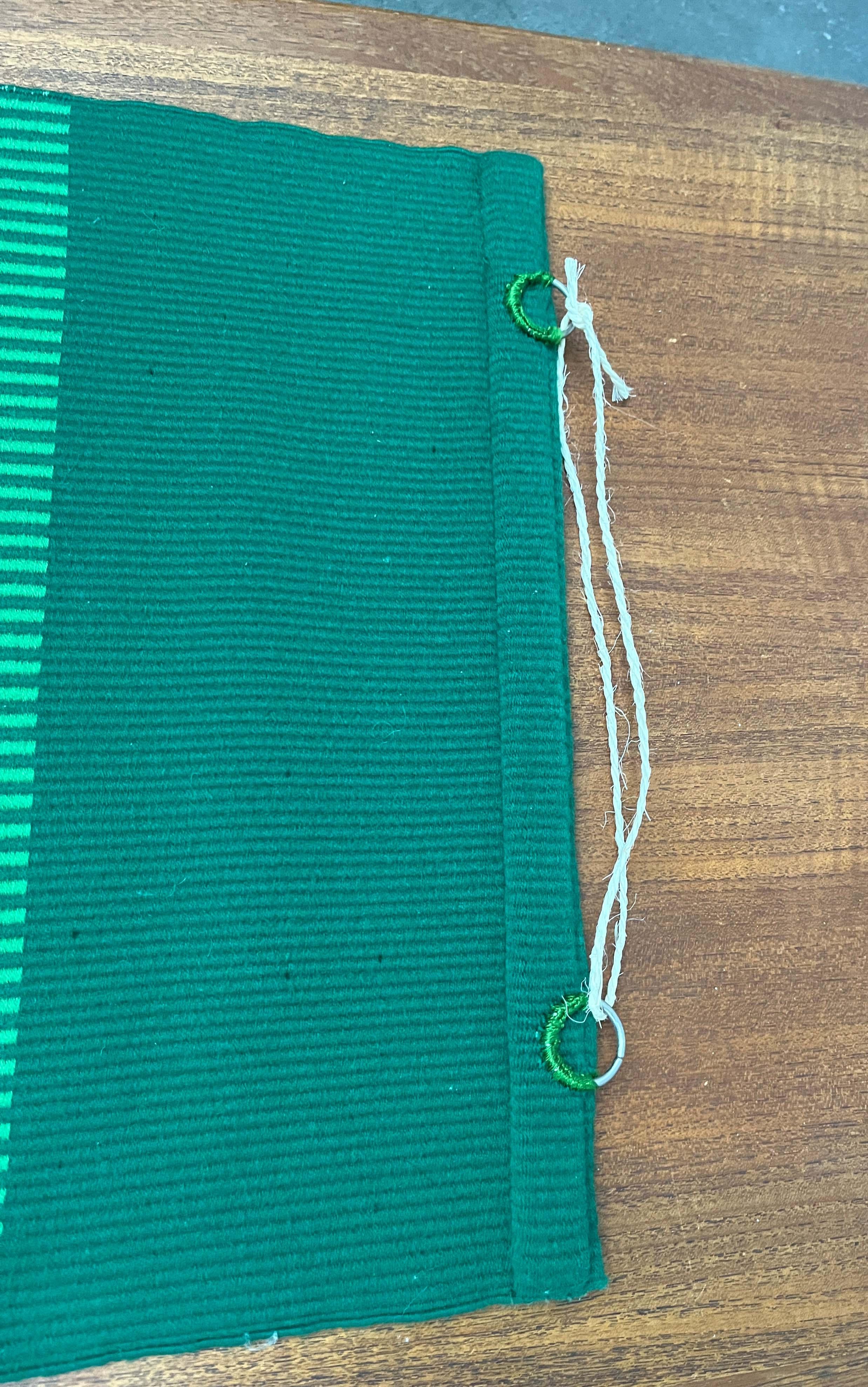 Moderner Wandteppich aus grüner, roter und schwarzer Wolle aus der Jahrhundertmitte Finnland 1960er Jahre im Angebot 6