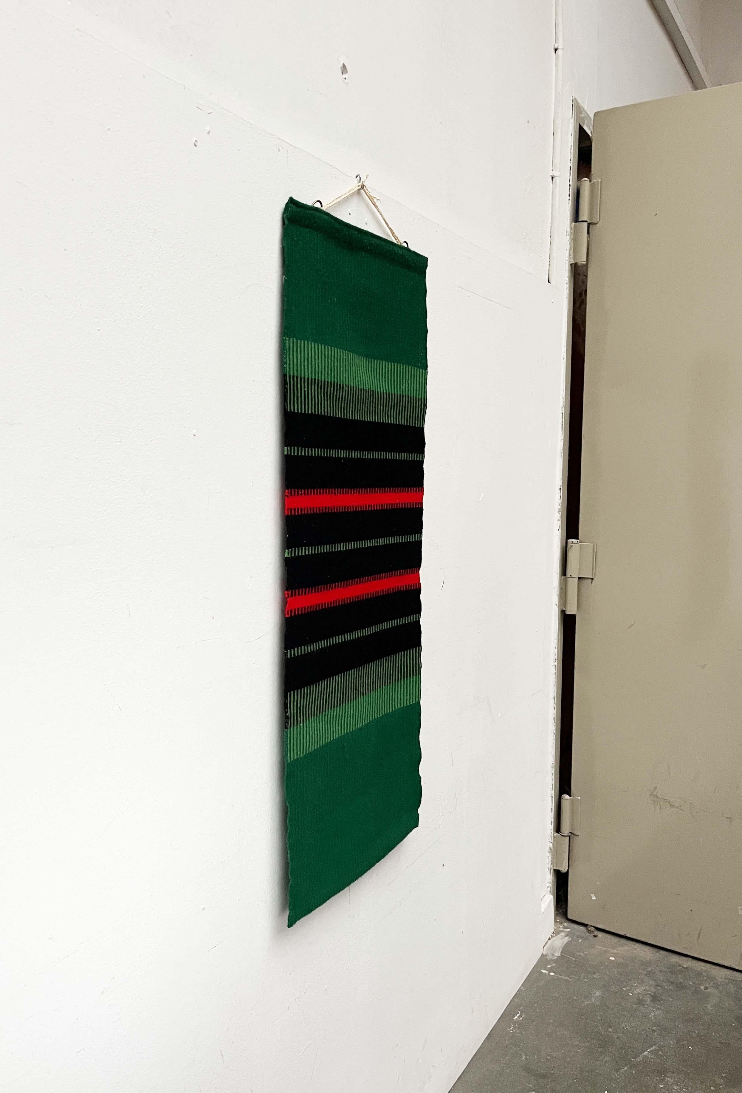 Moderner Wandteppich aus grüner, roter und schwarzer Wolle aus der Jahrhundertmitte Finnland 1960er Jahre im Angebot 11