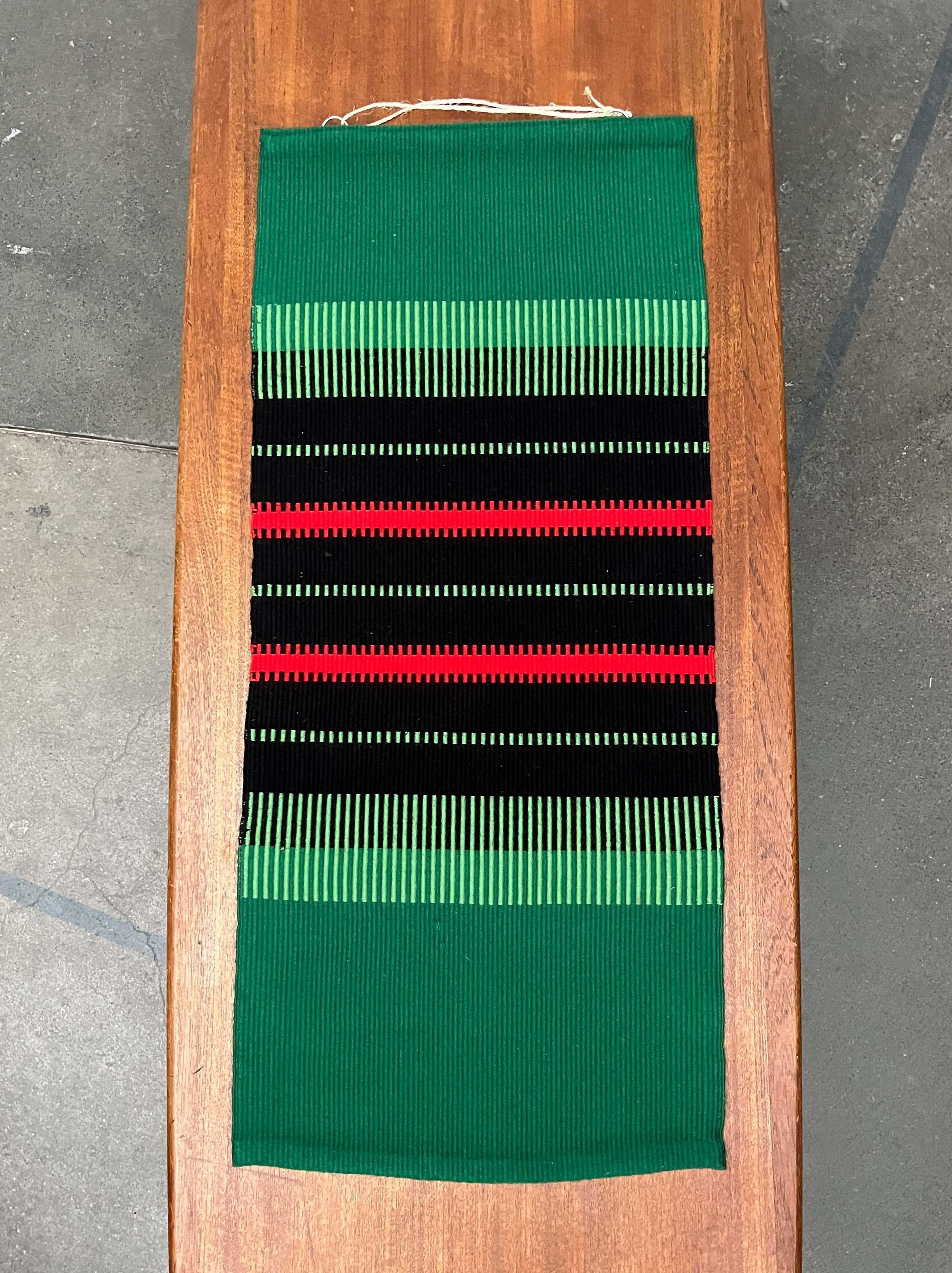 Moderner Wandteppich aus grüner, roter und schwarzer Wolle aus der Jahrhundertmitte Finnland 1960er Jahre im Angebot 3