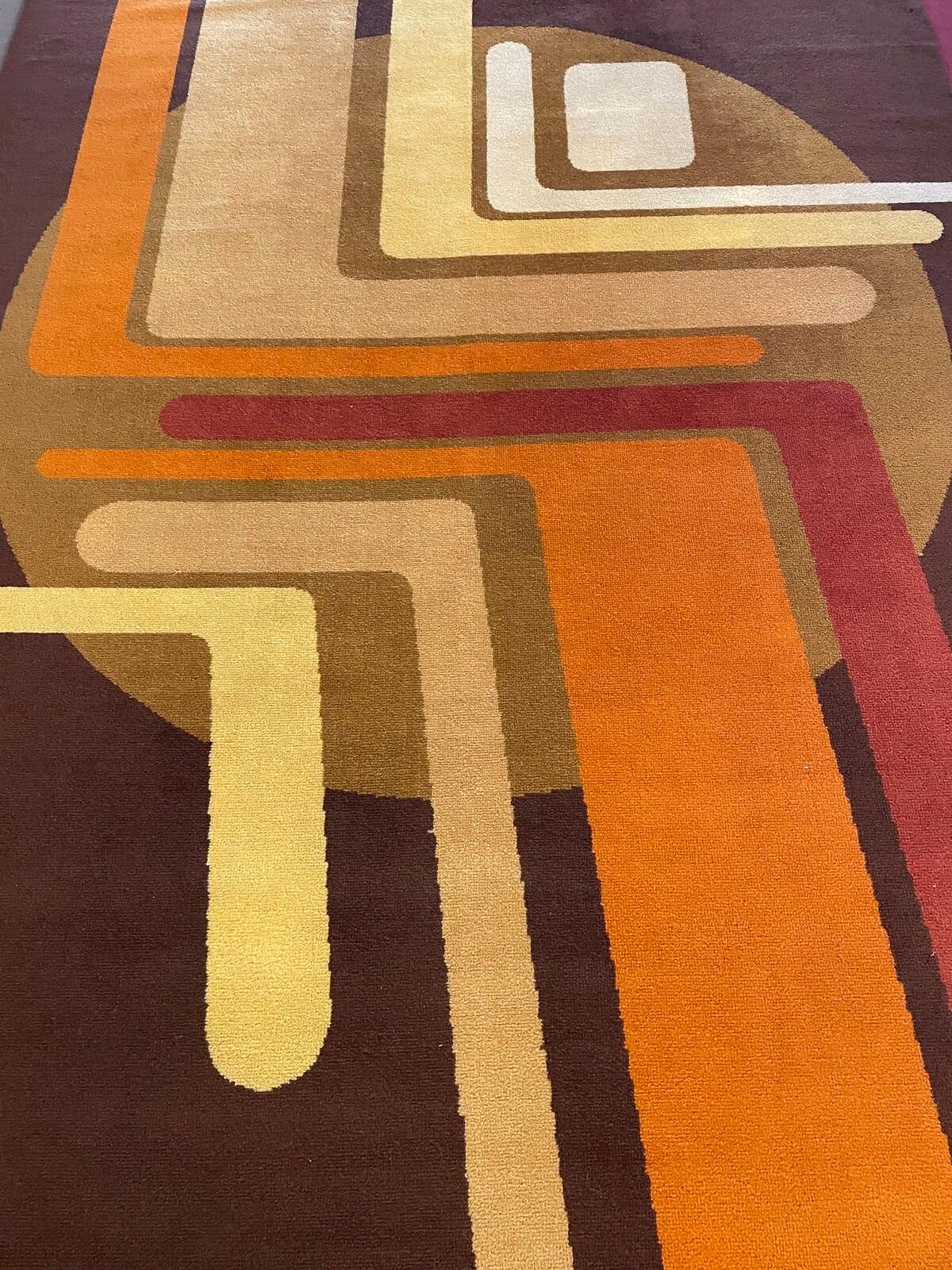 Mid-Century Modern Wool Rug with Geometric Pattern, Italy, 1970s In Good Condition For Sale In Brussels, BE