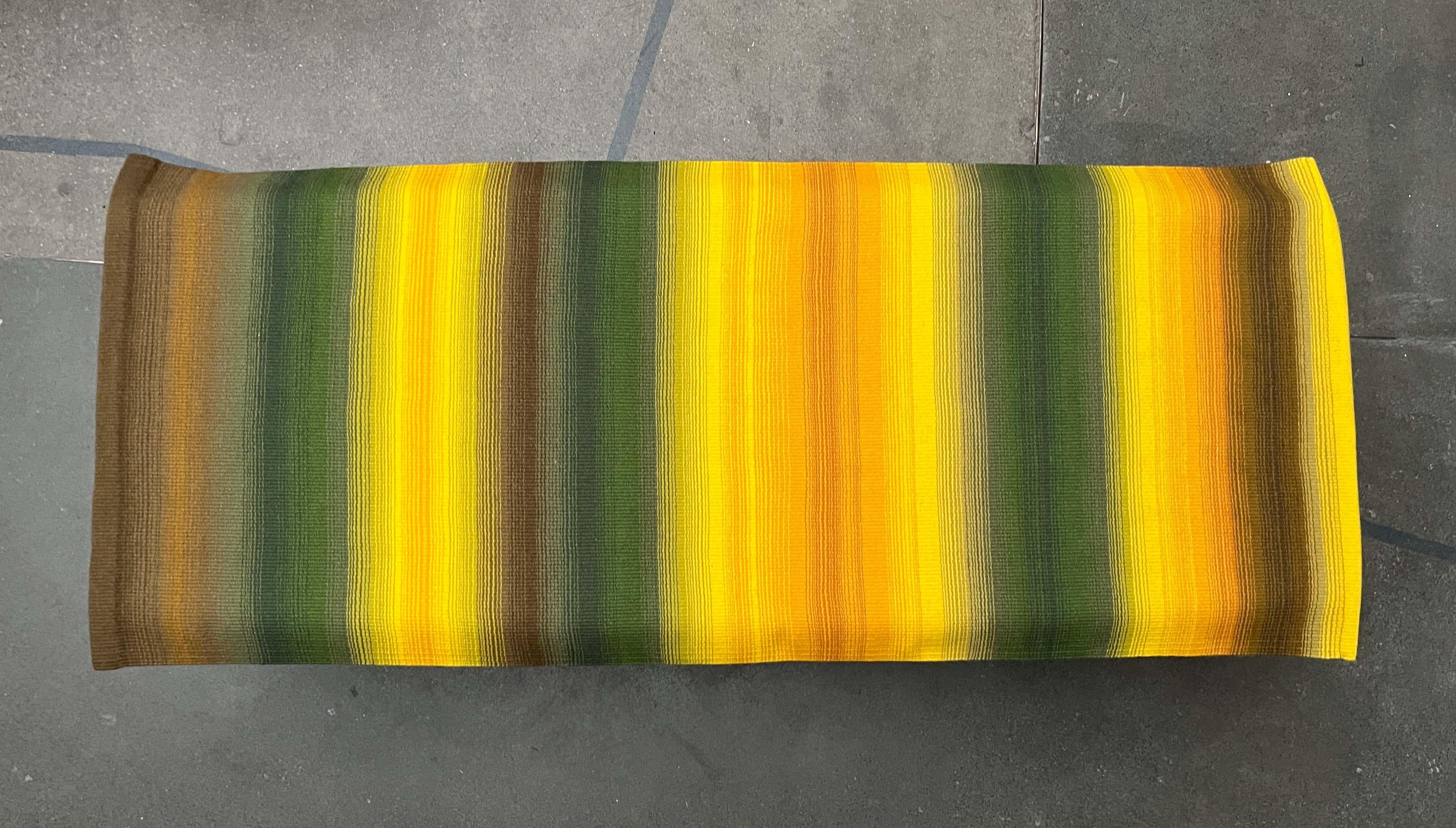 Moderner Wandteppich aus Wolle mit Rentukka-Sumpfgoldfarben-Design von Ulpu Räty Tampere Finnland, 1960er Jahre

Der Wandteppich zeigt das Farbschema der Caltha palustris Blume, auch bekannt als Sumpfdotterblume oder Königskerze.