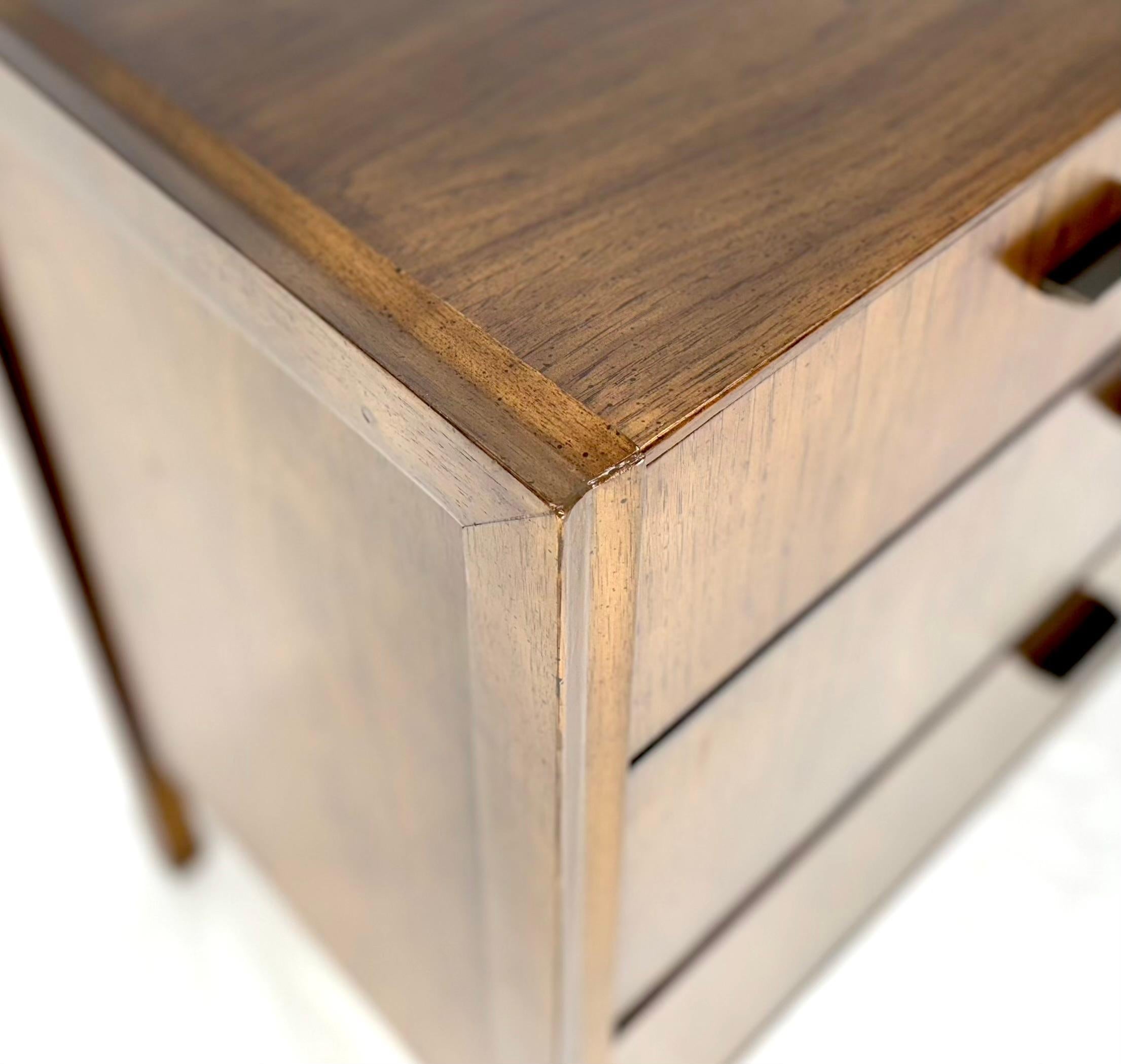 Noyer Américain Clair Mid Century Modern Wormy Chestnut 7 Tiroirs Compact Dresser Credenza MINT