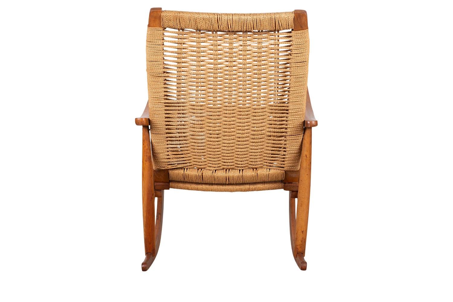 Macedone Sedia a dondolo intrecciata moderna di metà secolo nello stile di Hans Wegner in vendita