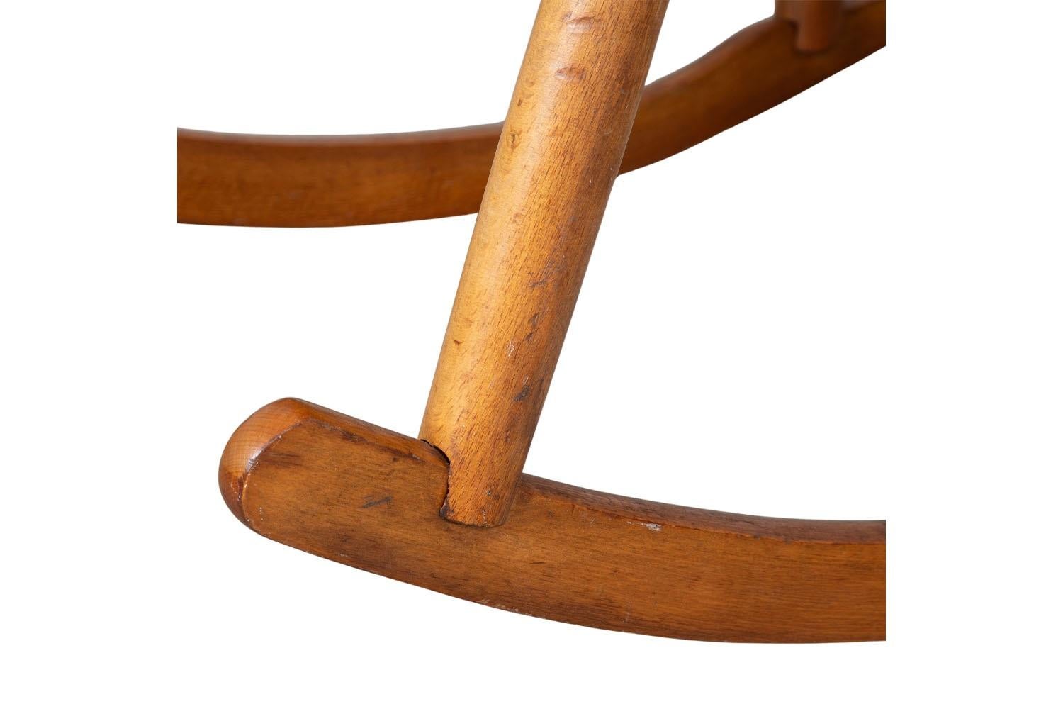 Sedia a dondolo intrecciata moderna di metà secolo nello stile di Hans Wegner in vendita 1