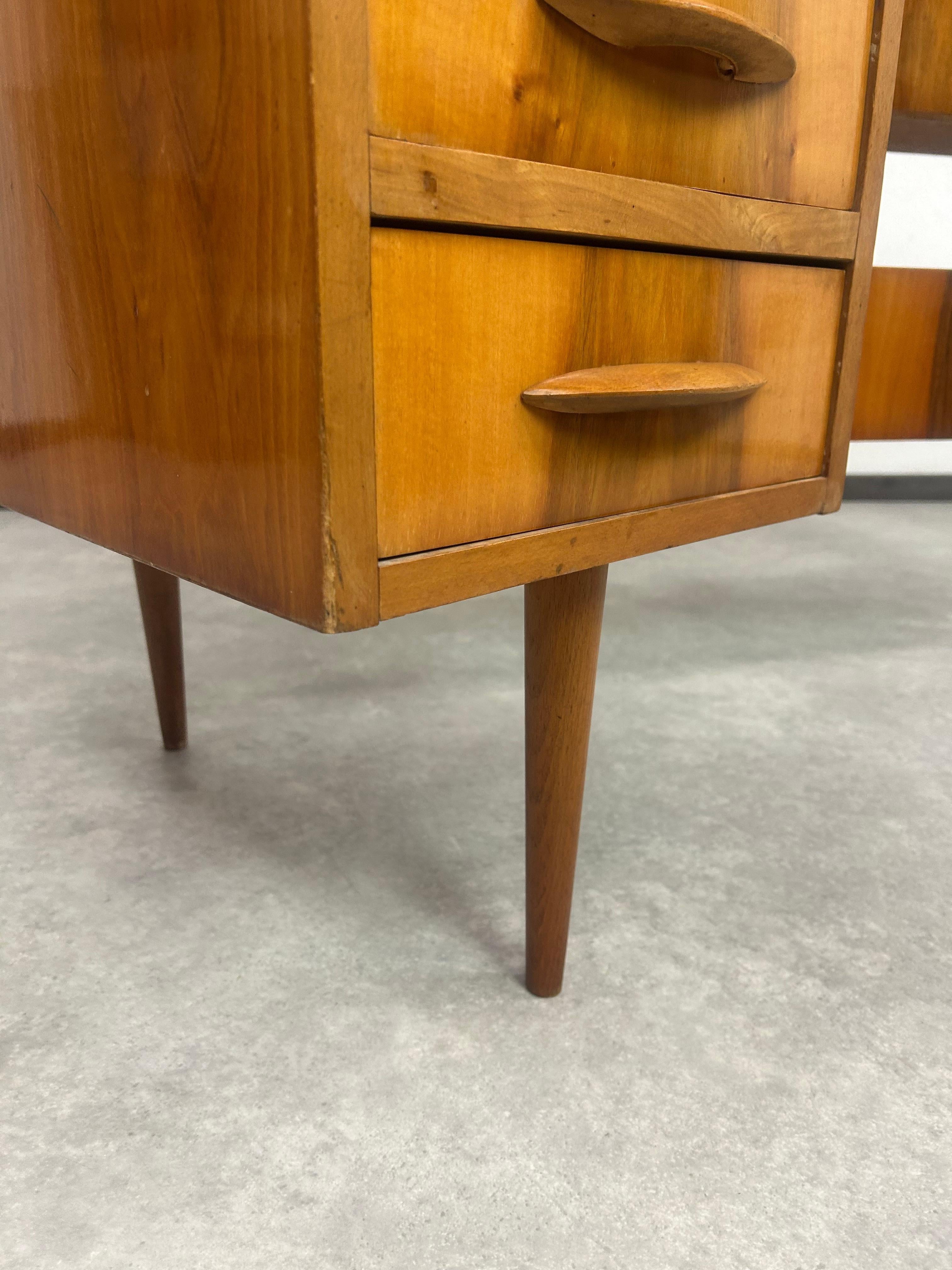 Hongrois Bureau de travail The Moderns en vente