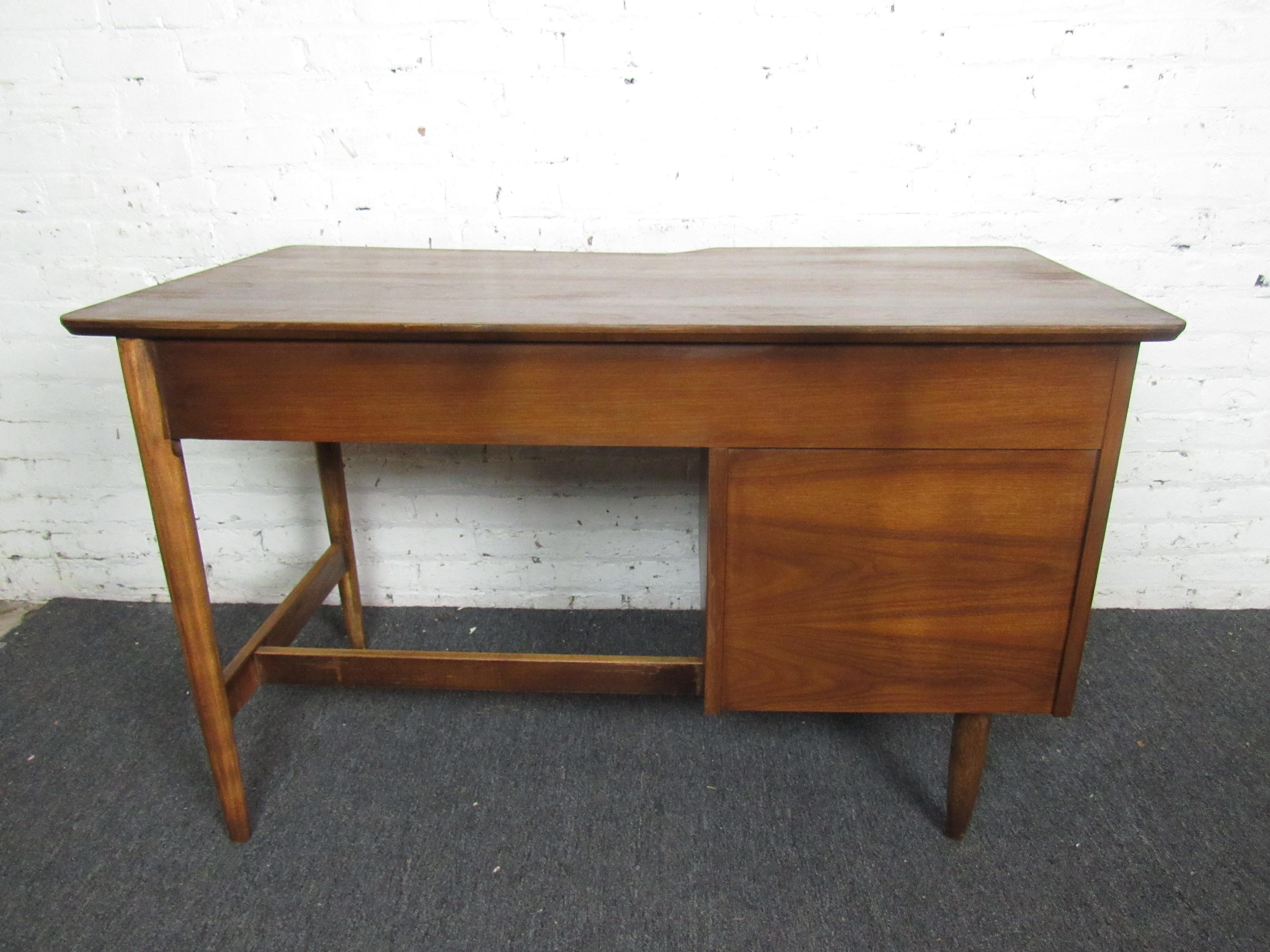 Mid-Century Modern Writing Desk 1