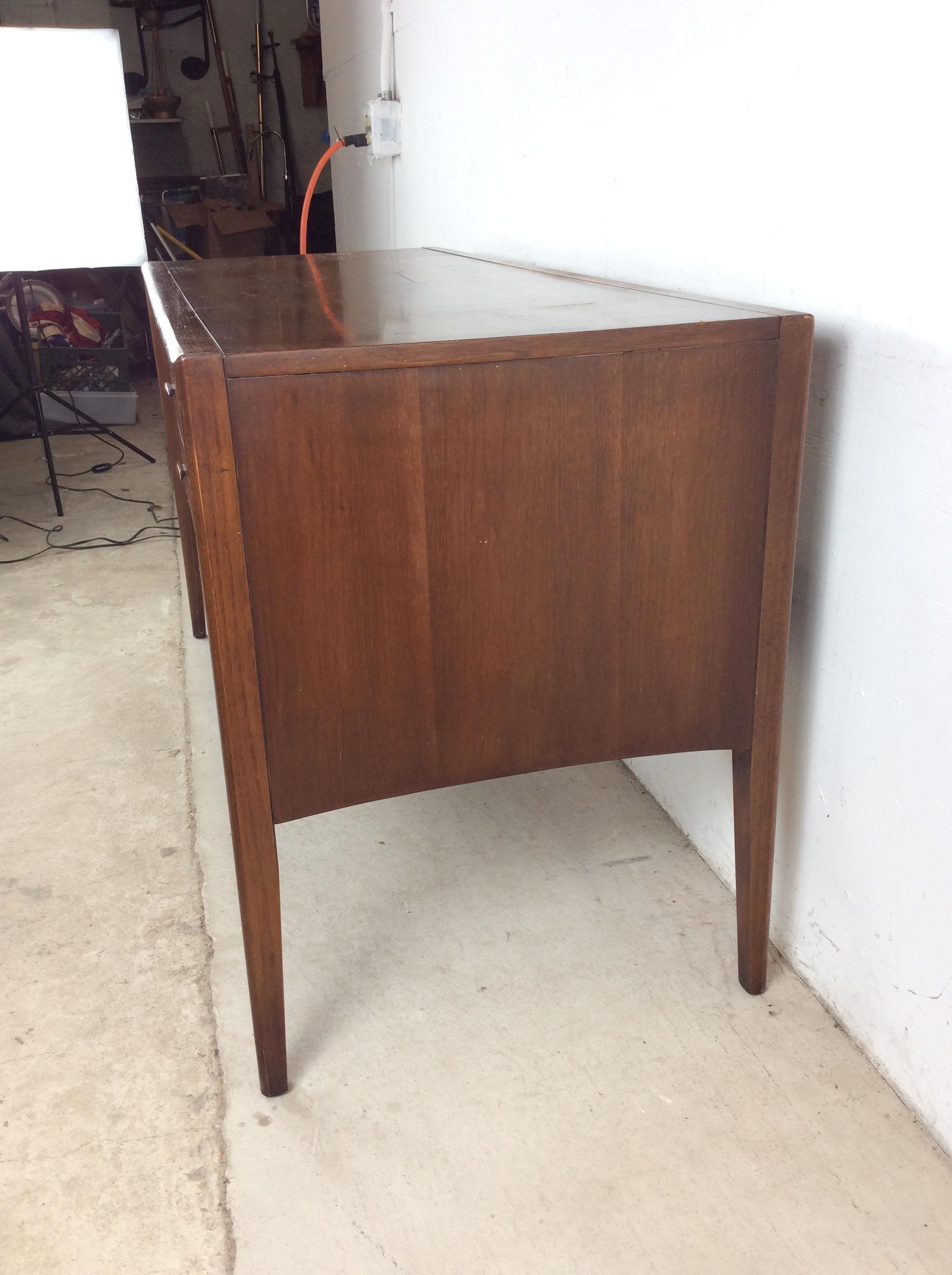 Mid Century Modern Writing Desk with Caned Back by Broyhill in vendita 3