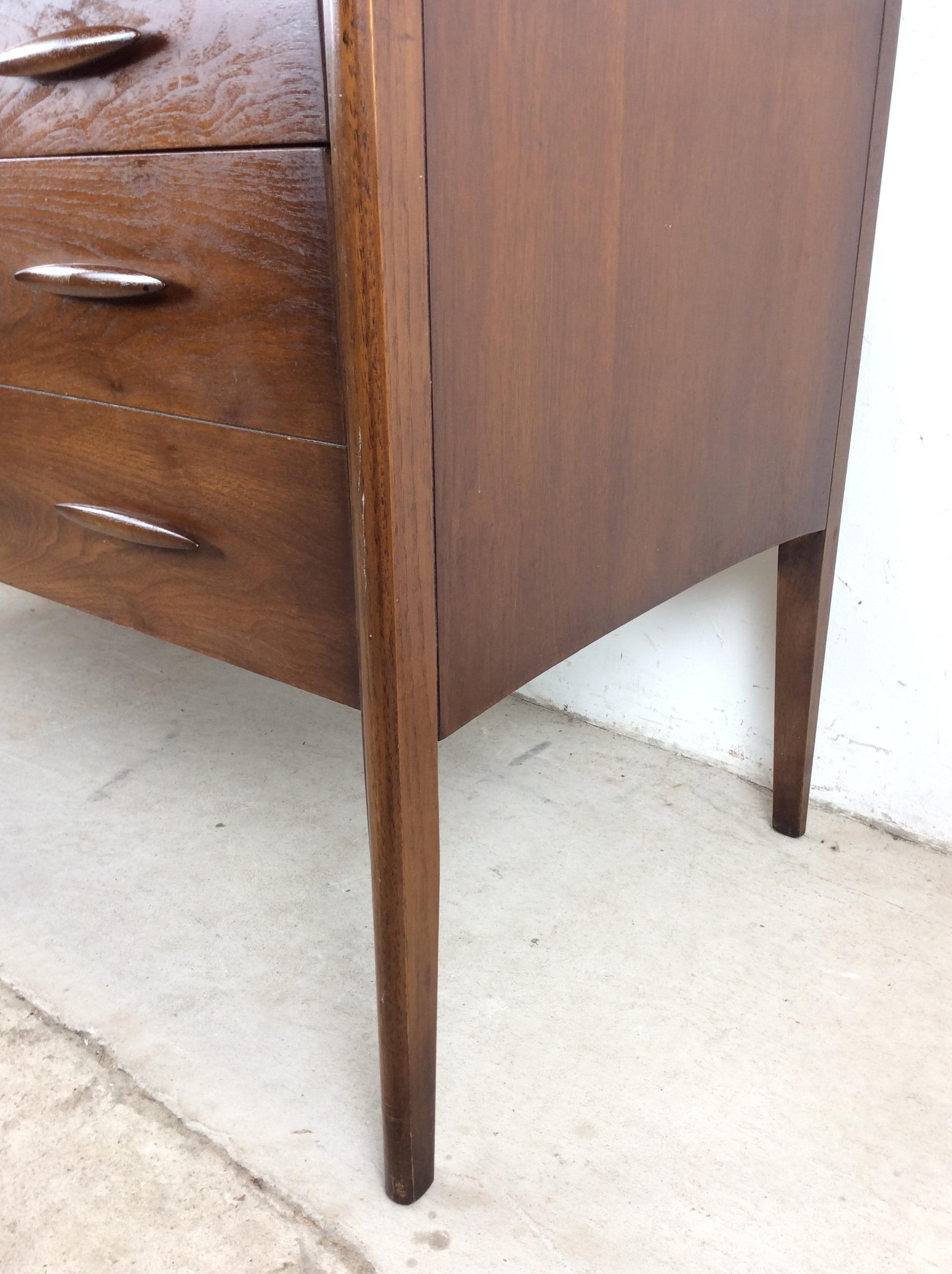Mid Century Modern Writing Desk with Caned Back by Broyhill in vendita 4