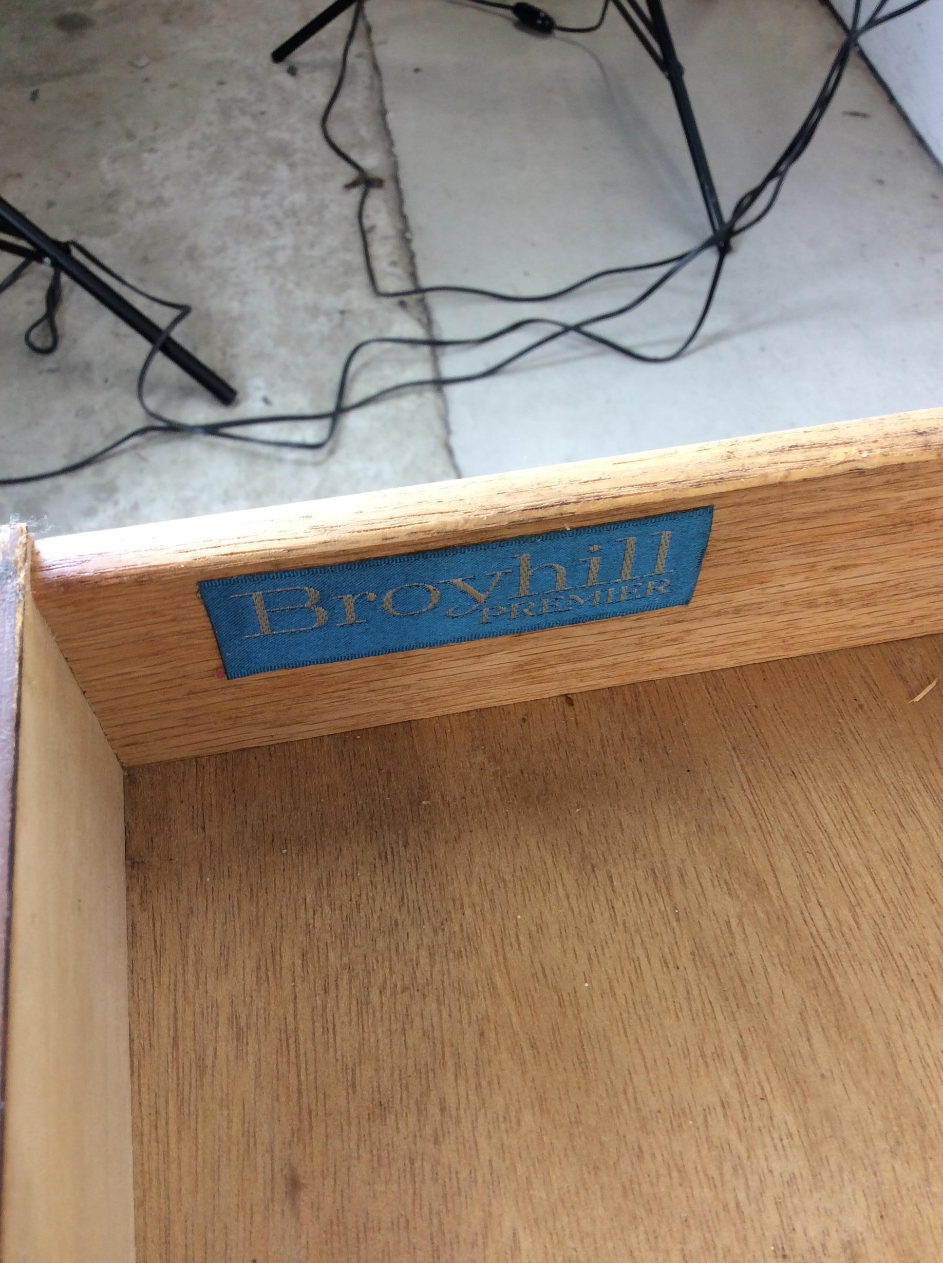 Mid Century Modern Writing Desk with Caned Back by Broyhill in vendita 5