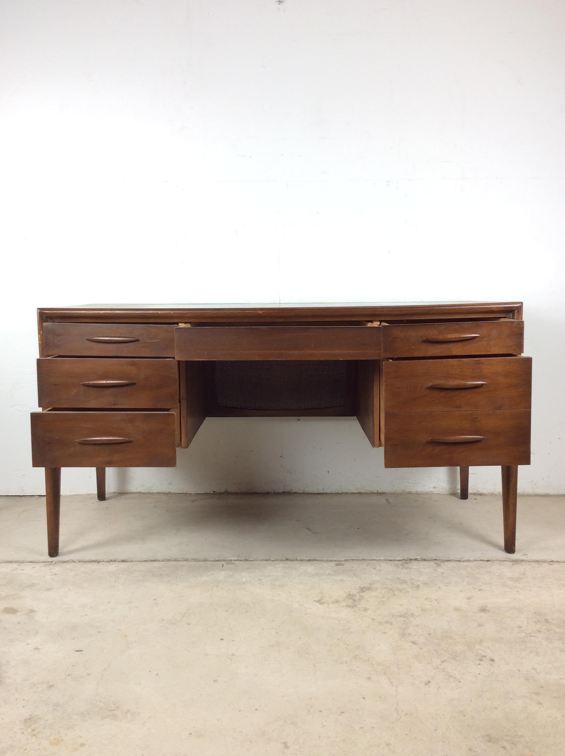 Mid Century Modern Writing Desk with Caned Back by Broyhill in vendita 7
