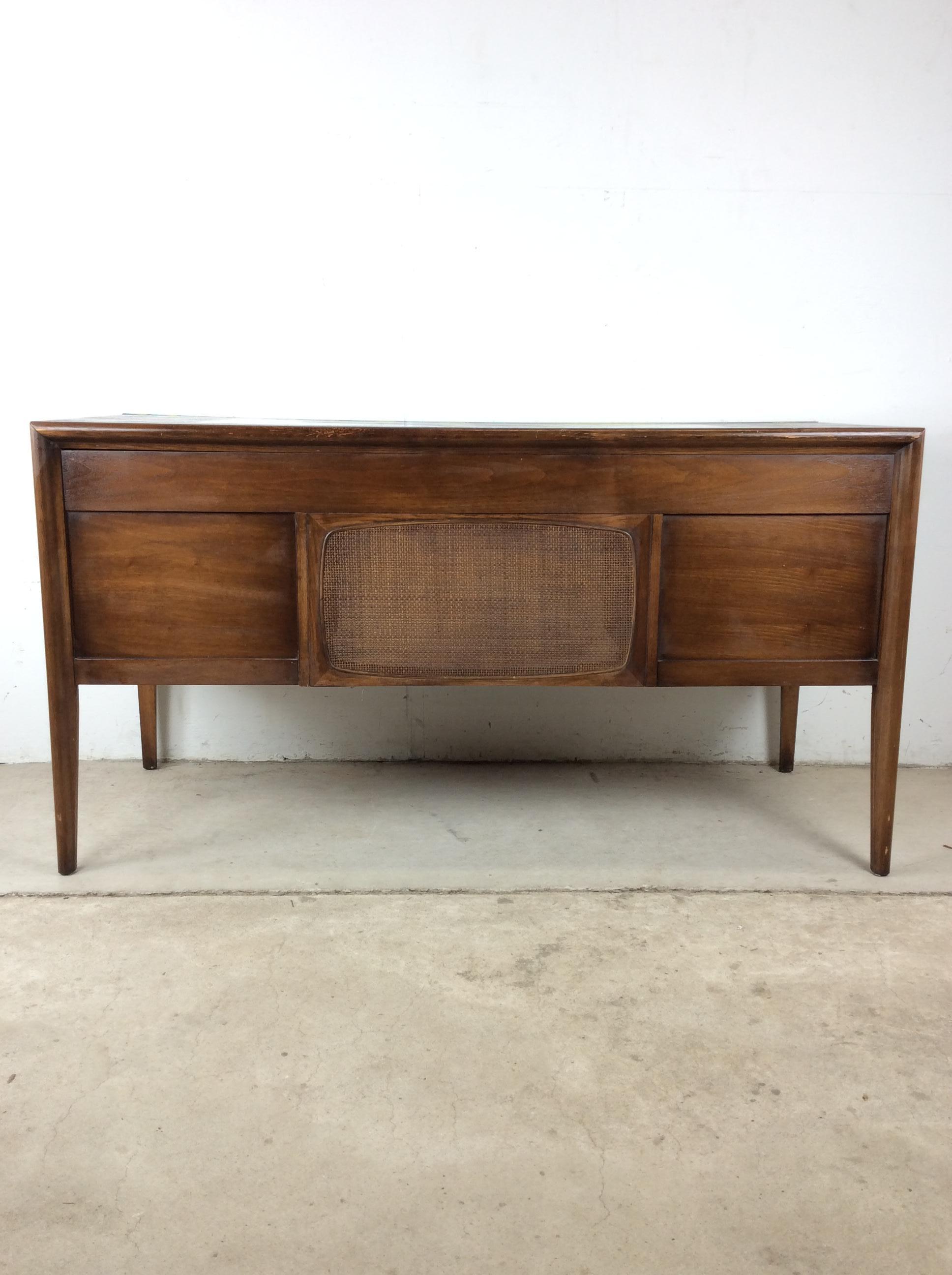 Mid Century Modern Writing Desk with Caned Back by Broyhill in vendita 11