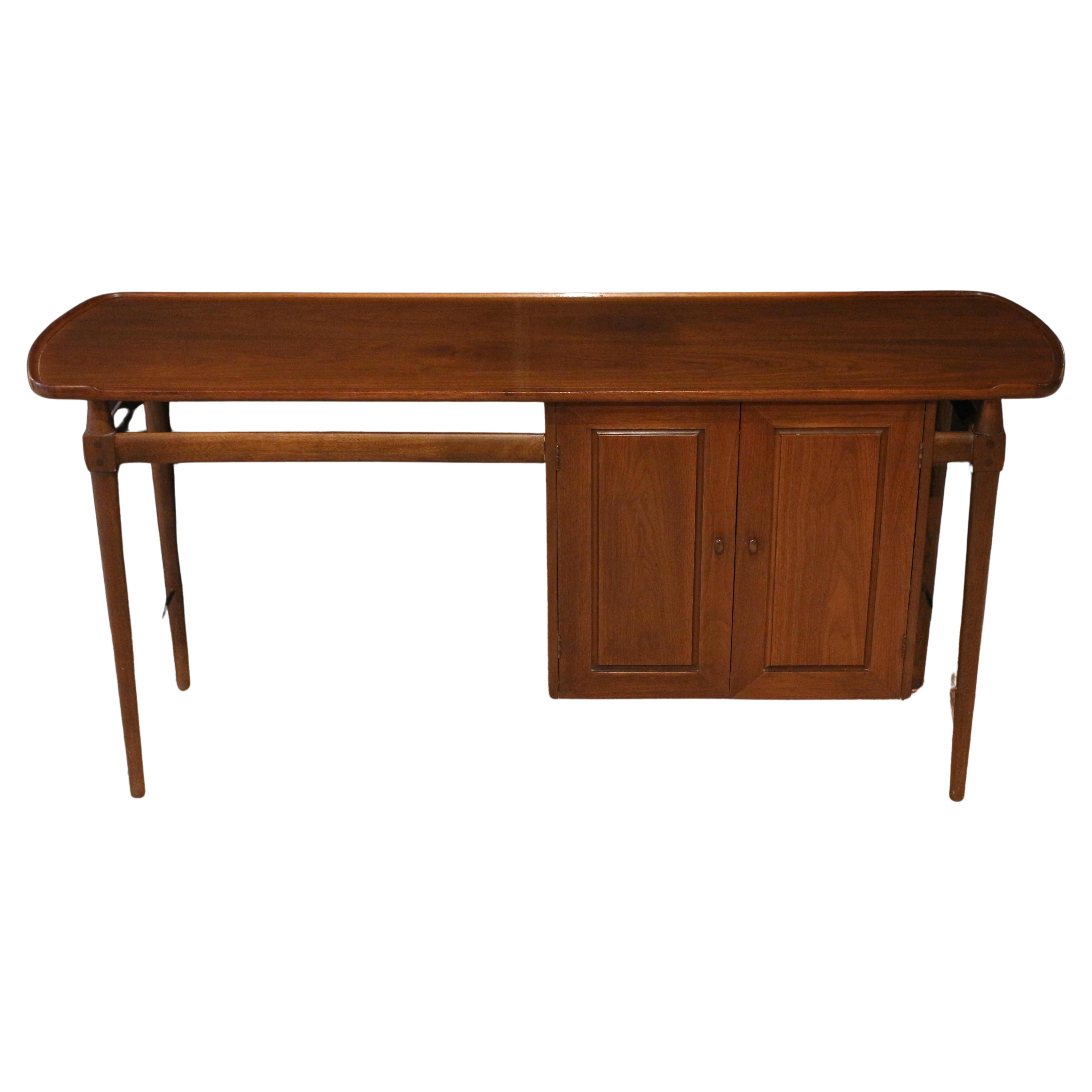 Mid Century Modern Writing Table Desk, American, c.1960s For Sale