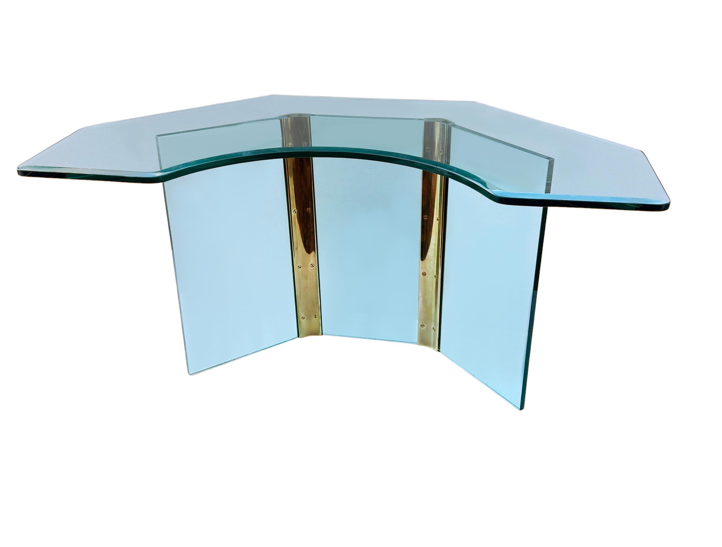 Moderner Schreibtisch oder Schreibtisch aus der Mitte des Jahrhunderts von Leon Rosen für Pace aus Messing und Glas (Moderne der Mitte des Jahrhunderts) im Angebot