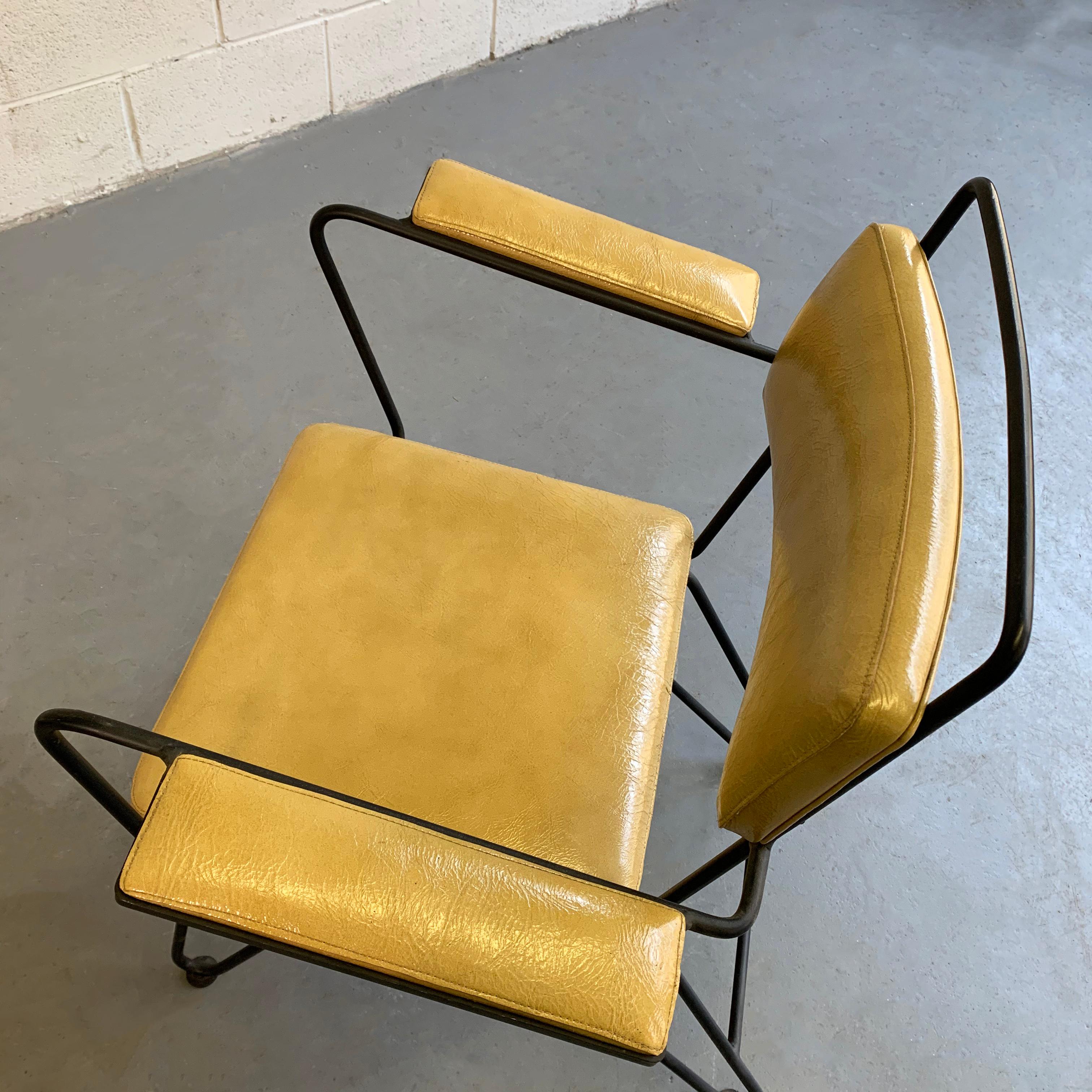 Mid-Century Modern Wrought Iron Armchair Attributed to Dan Johnson, Pacific Iron In Good Condition For Sale In Brooklyn, NY
