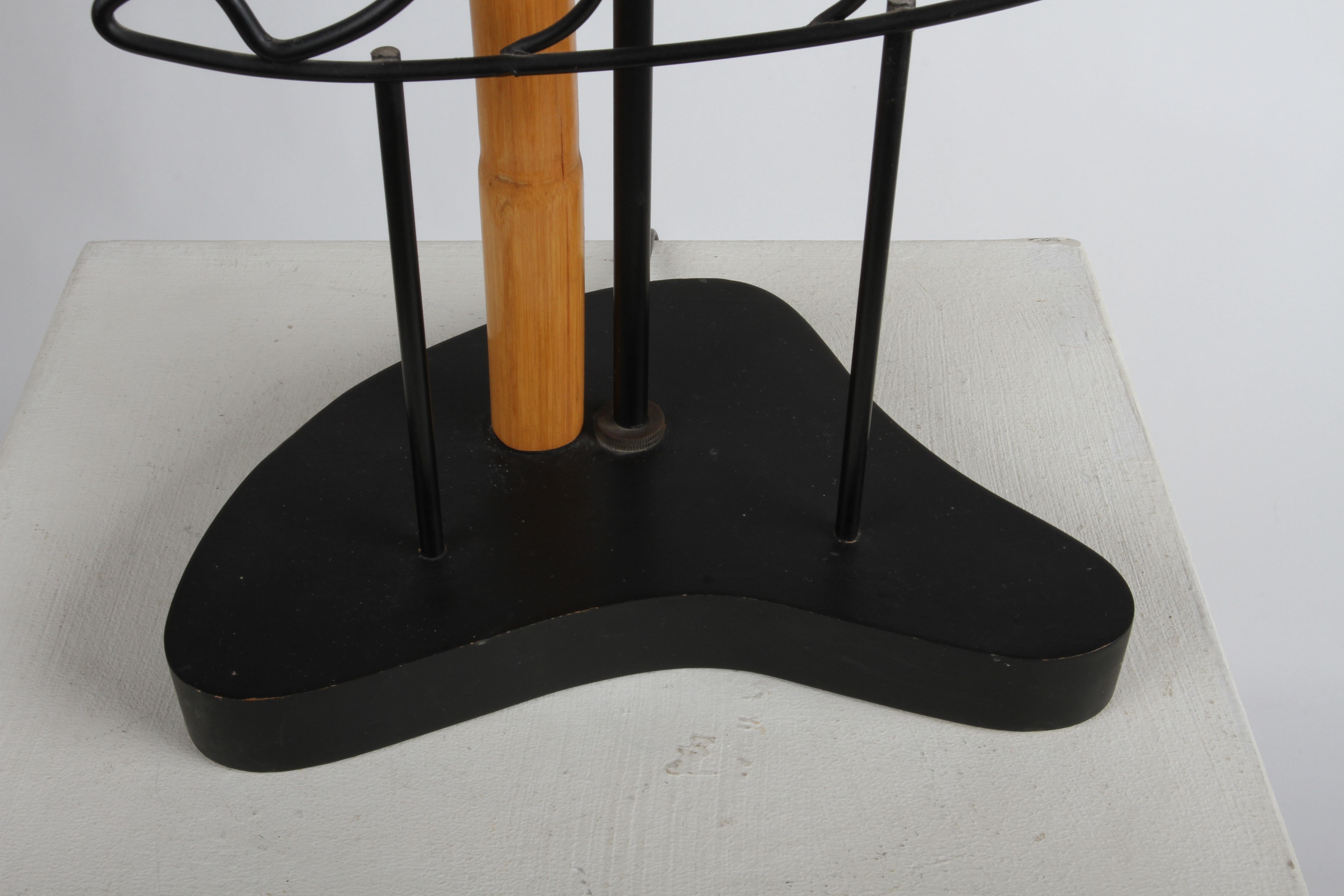 Mid-Century Modern Wrought Iron Fish From, Bamboo Table Lamp on Biomorphic Base For Sale 4