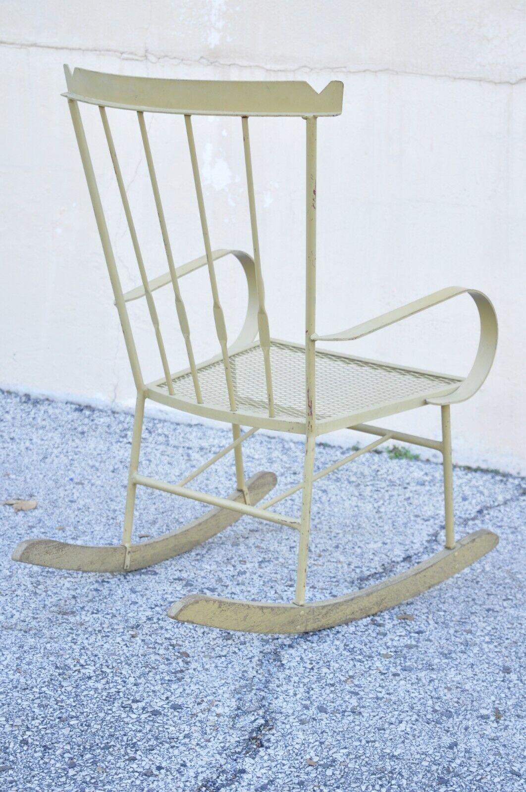 Mid-Century Modern Wrought Iron Rocking Chair After Salterini and Arthur Umanoff For Sale 4