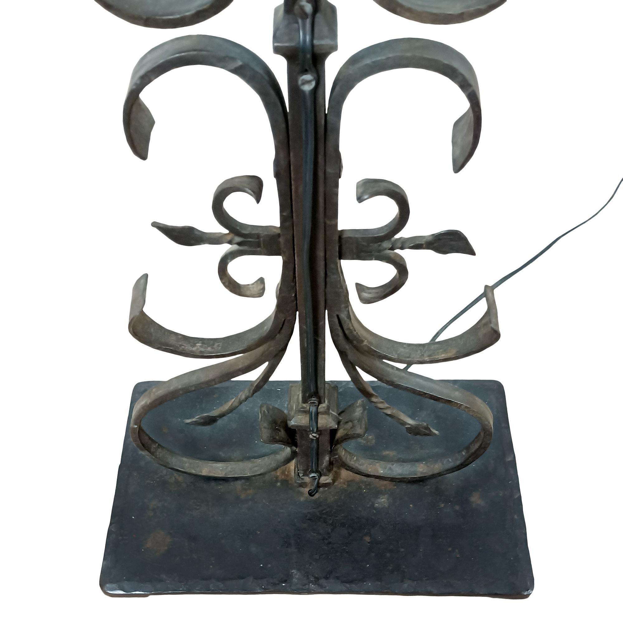 Mid-Century Modern Wrought Iron Standing Lamp - Spain 1950 For Sale 3