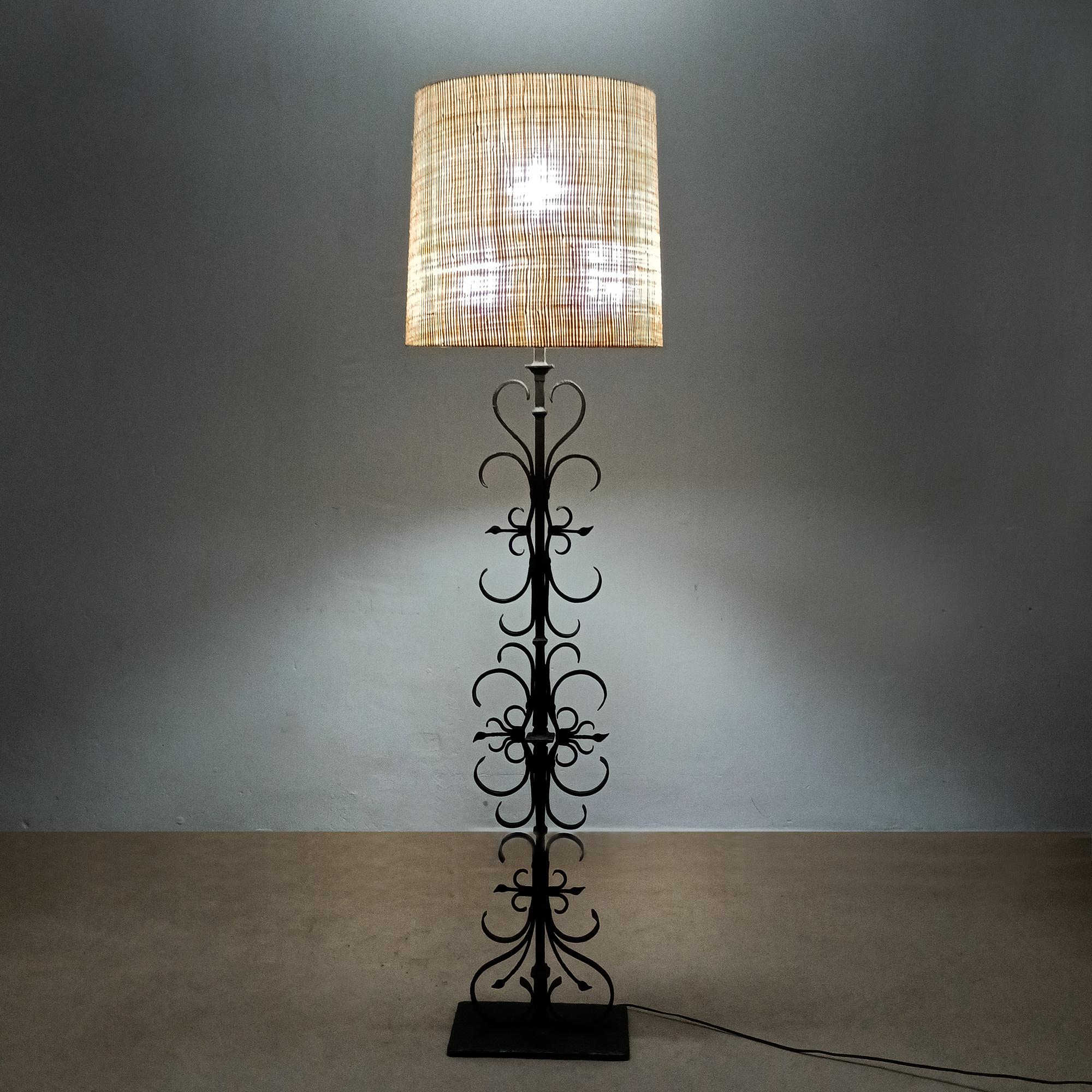 Mid-Century Modern Wrought Iron Standing Lamp - Spain 1950 For Sale 4