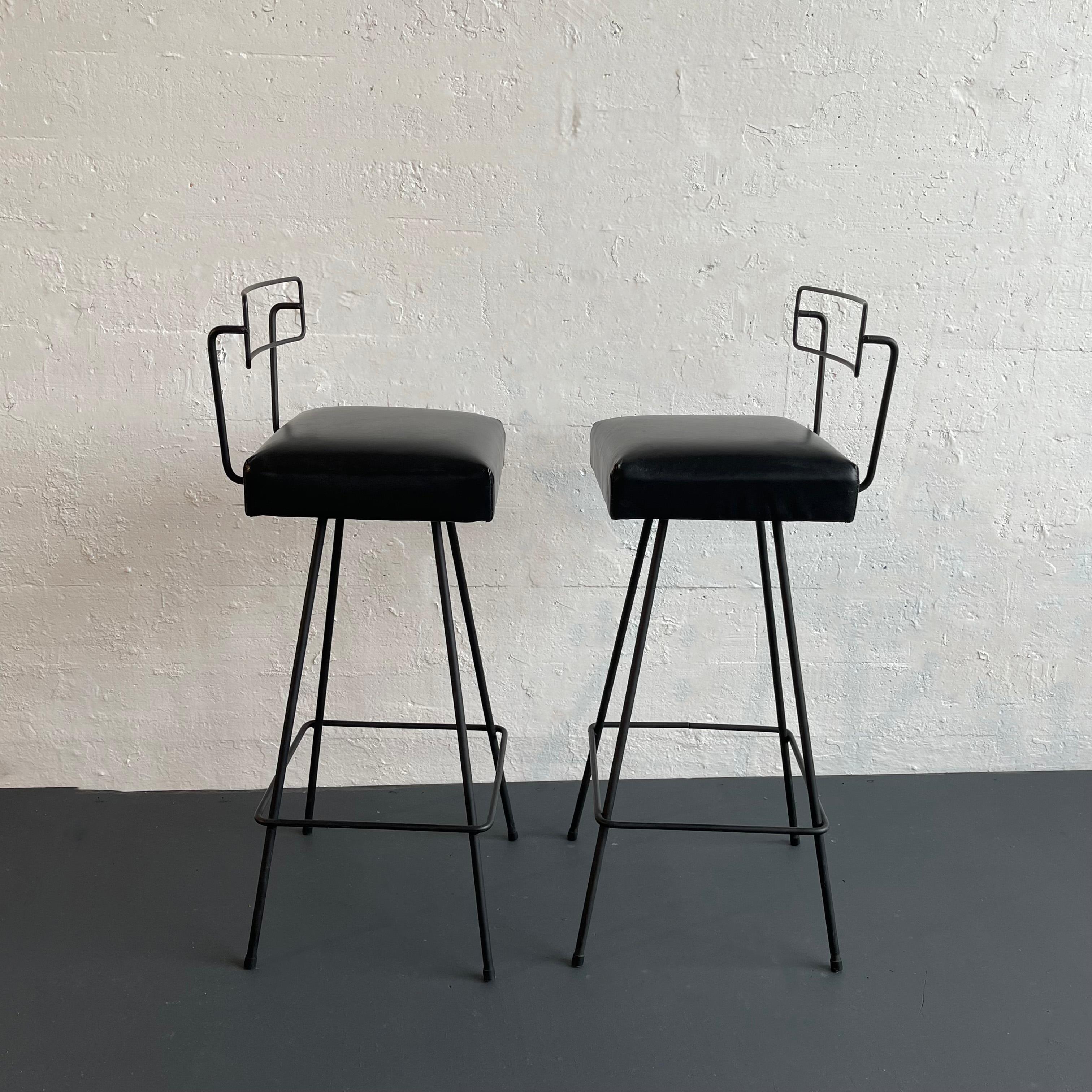 Taburetes de bar giratorios estilo Tony Paul de hierro forjado moderno de mediados de siglo Estadounidense en venta