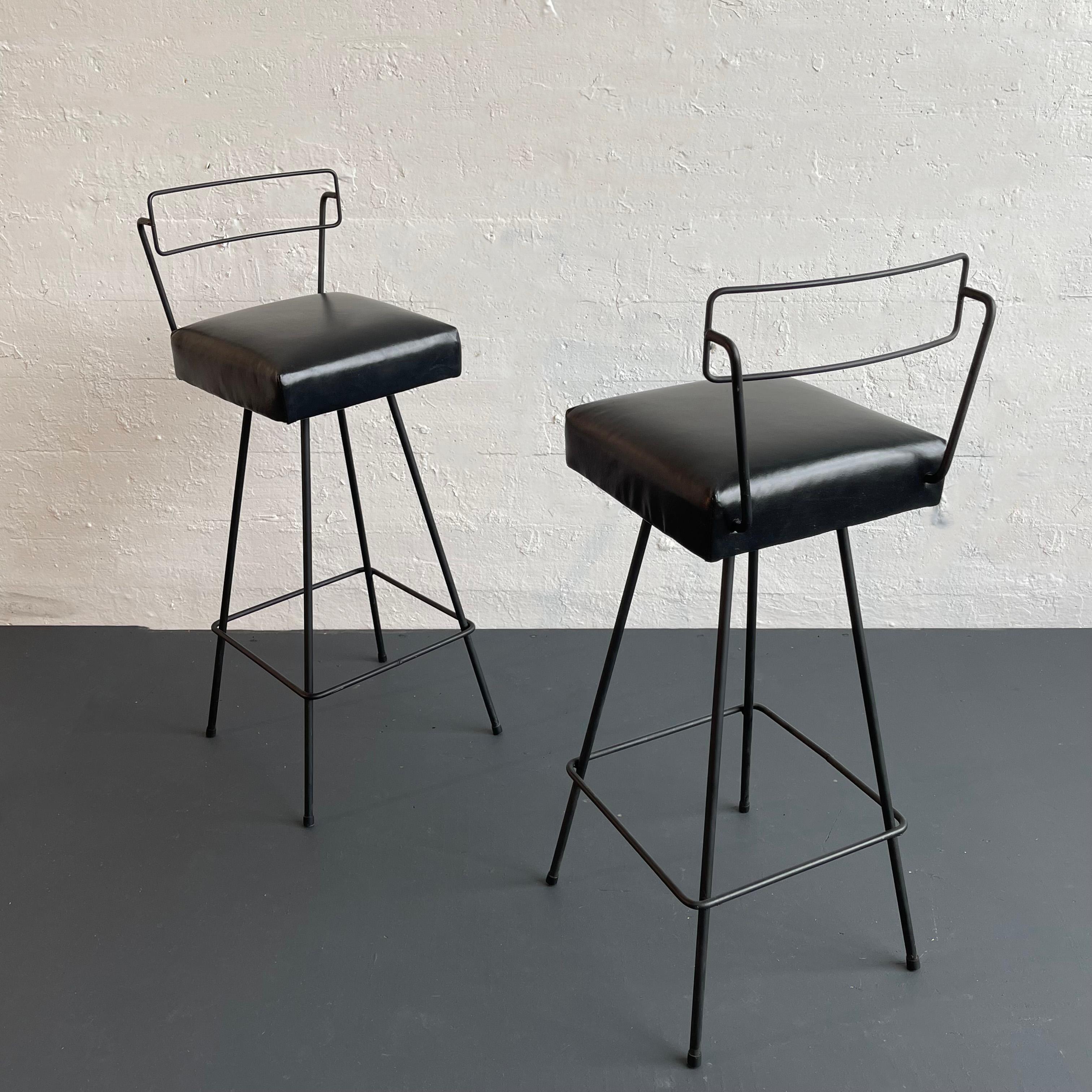 Taburetes de bar giratorios estilo Tony Paul de hierro forjado moderno de mediados de siglo en Bueno estado para la venta en Brooklyn, NY