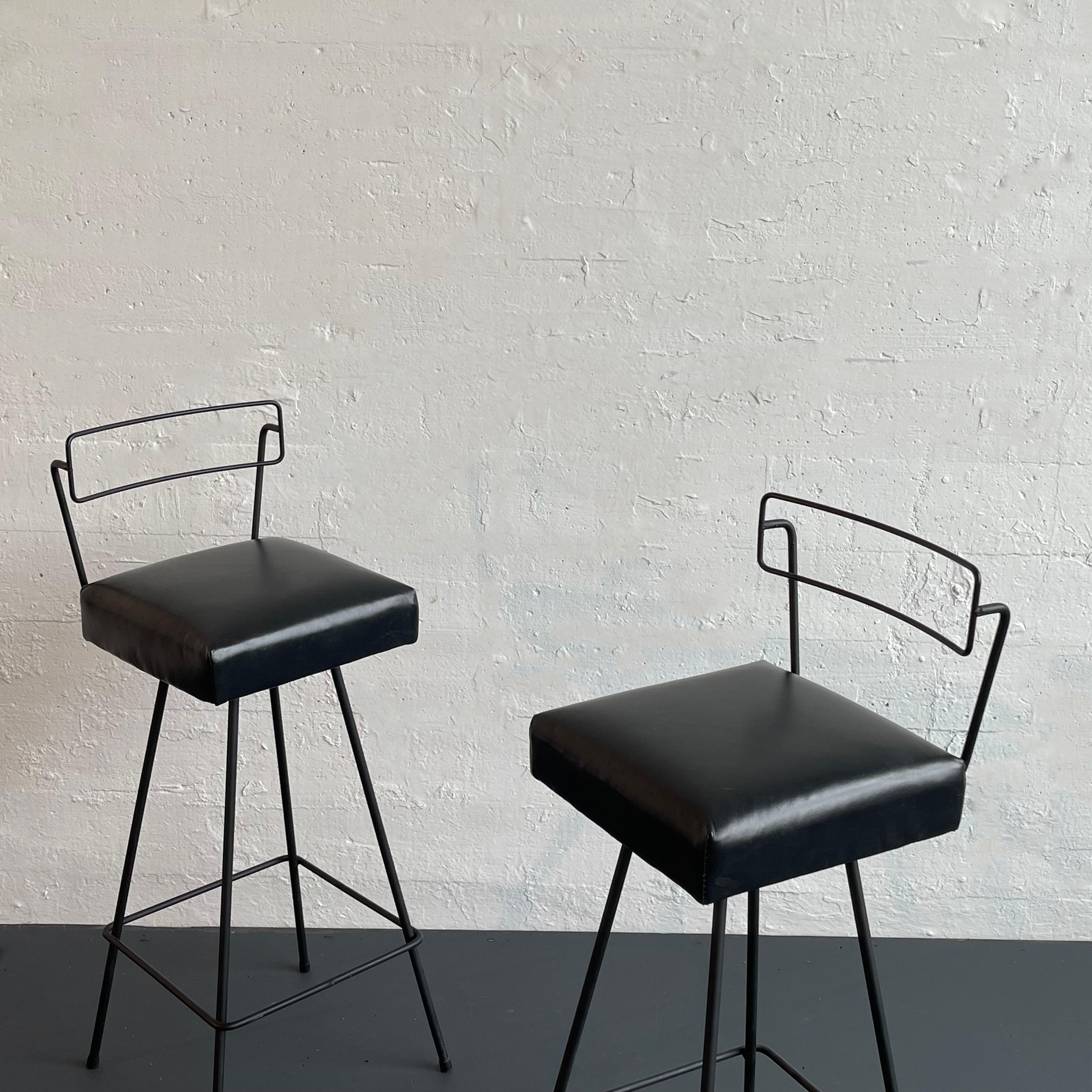 Taburetes de bar giratorios estilo Tony Paul de hierro forjado moderno de mediados de siglo siglo XX en venta