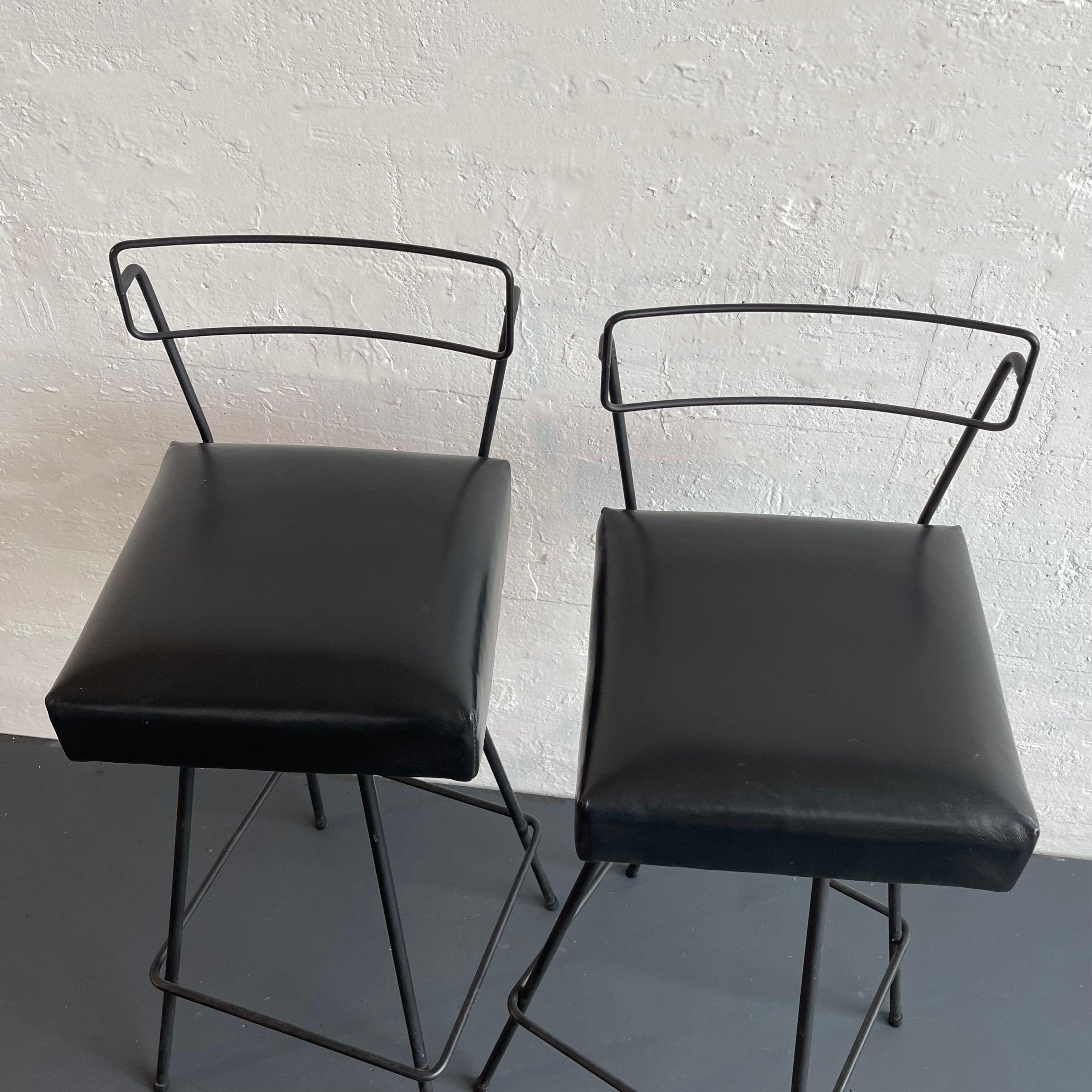 Taburetes de bar giratorios estilo Tony Paul de hierro forjado moderno de mediados de siglo en venta 1