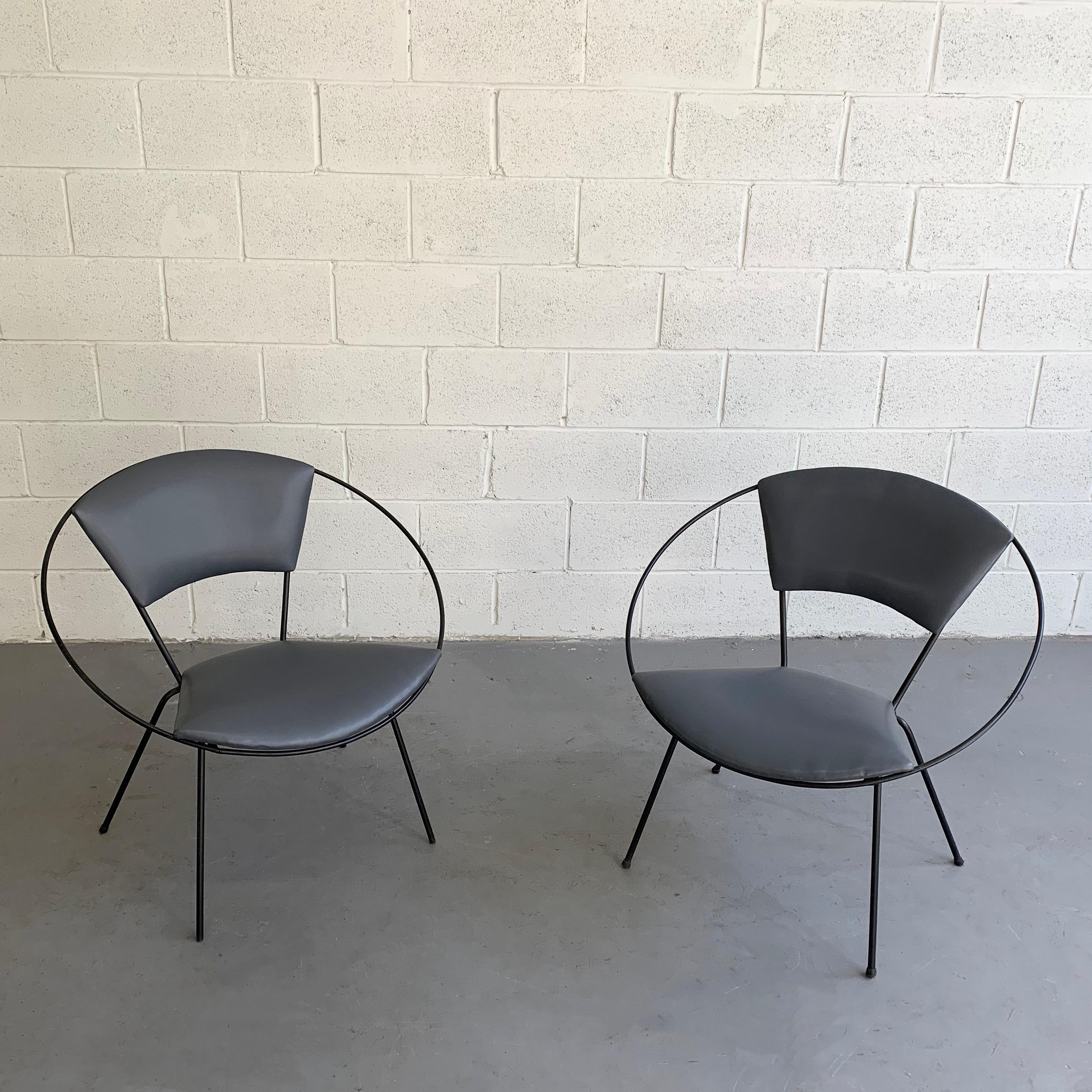 Mid-Century Modern Wrought Iron Upholstered Hoop Chairs In Good Condition In Brooklyn, NY