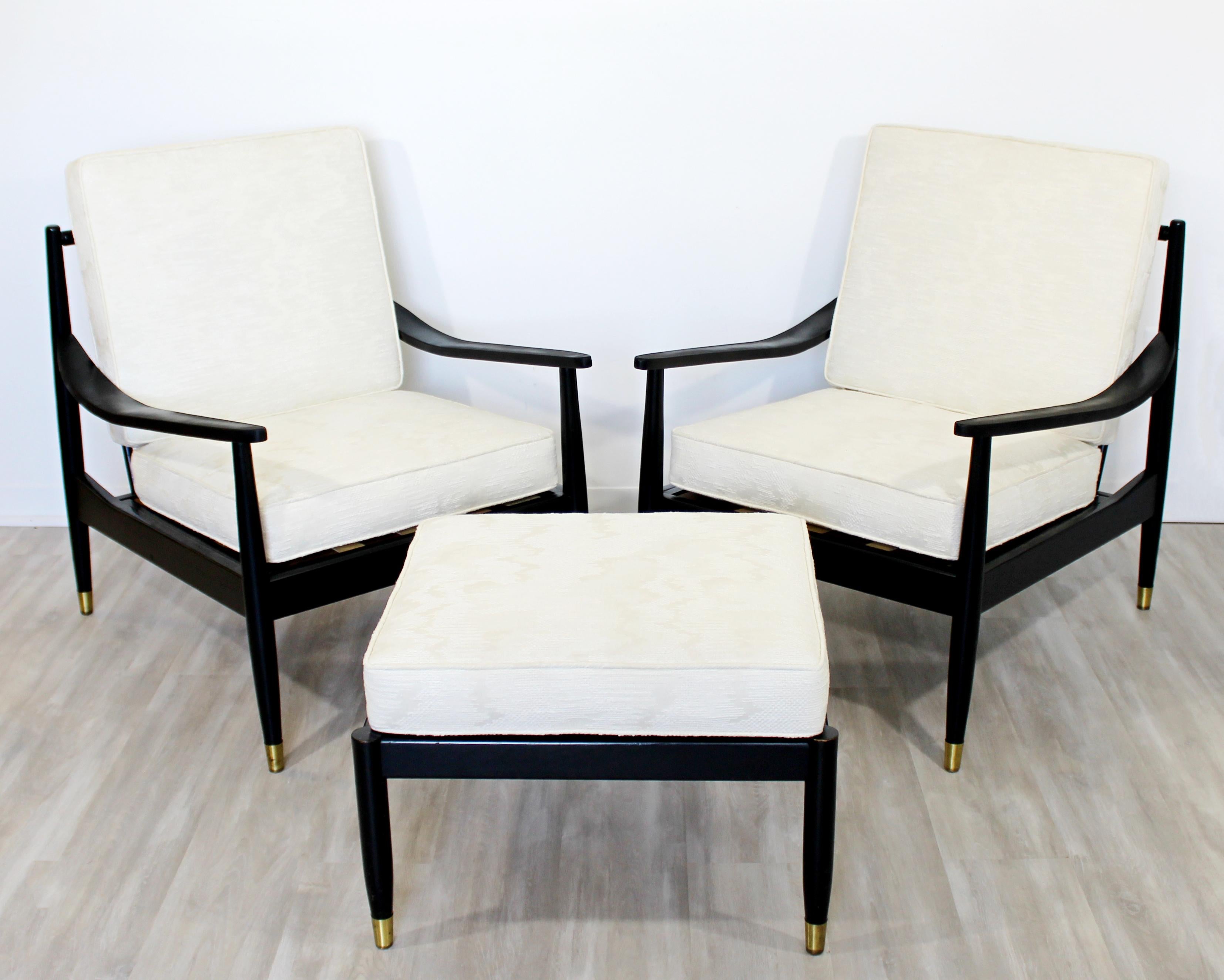 For your consideration is a wonderful pair of black lacquered armchairs, with white upholstery, by Wythe-Craft, circa 1950s. In very good vintage condition. The dimensions of the chairs are 29