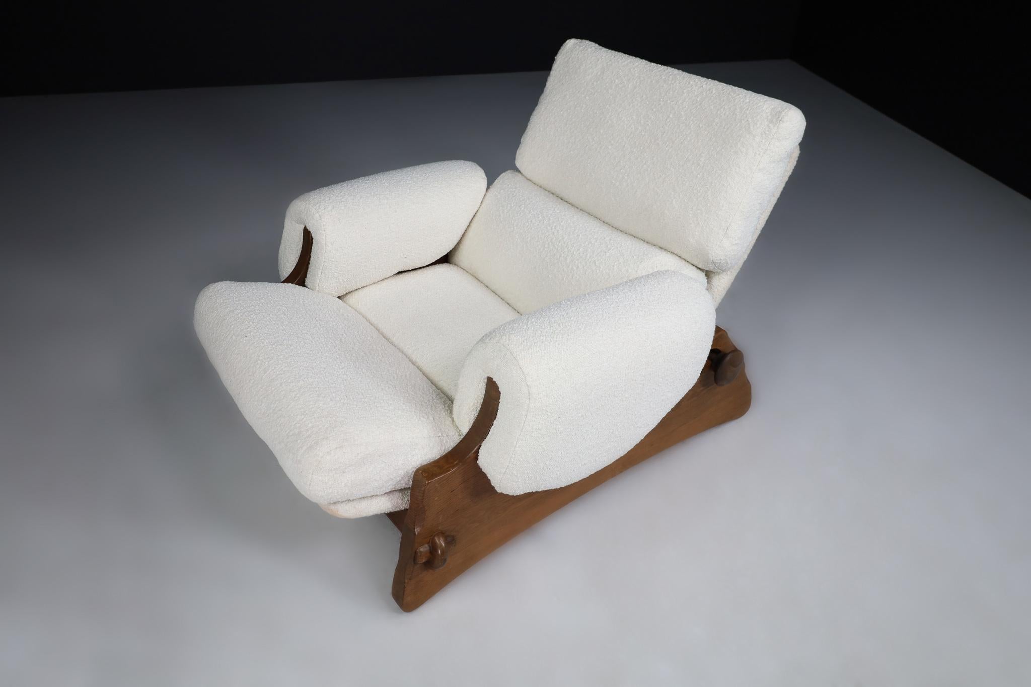 Mid-Century Modern XL Brutalist Lounge Chairs in Oak and Bouclé, Spain 1960s In Good Condition For Sale In Almelo, NL