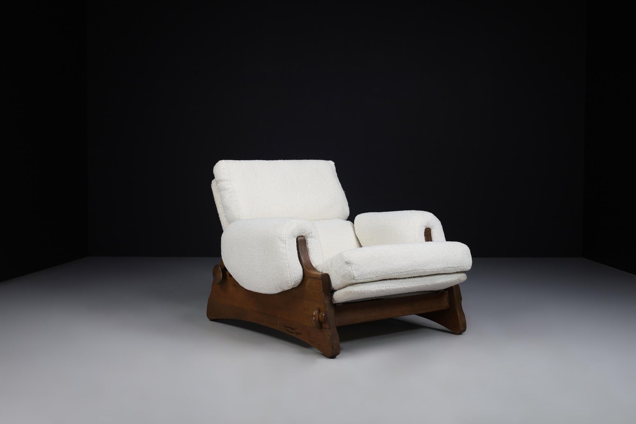 Brutalistische XL-Lounge-Stühle aus Eiche und Bouclé, Spanien 1960er Jahre im Angebot 2