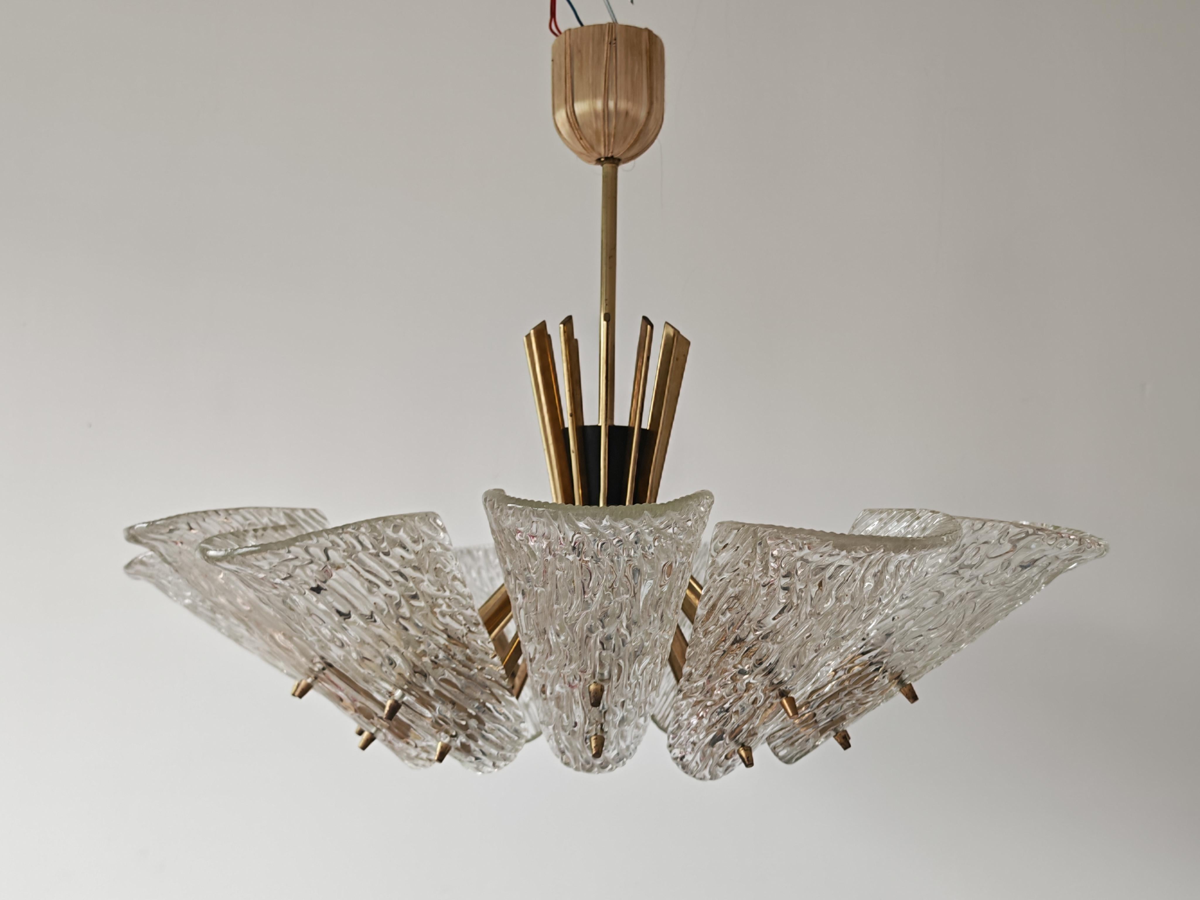 Mid Century Modern XXL Chandelier in ice glass and brass by J.T. Kalmar, Austria im Angebot