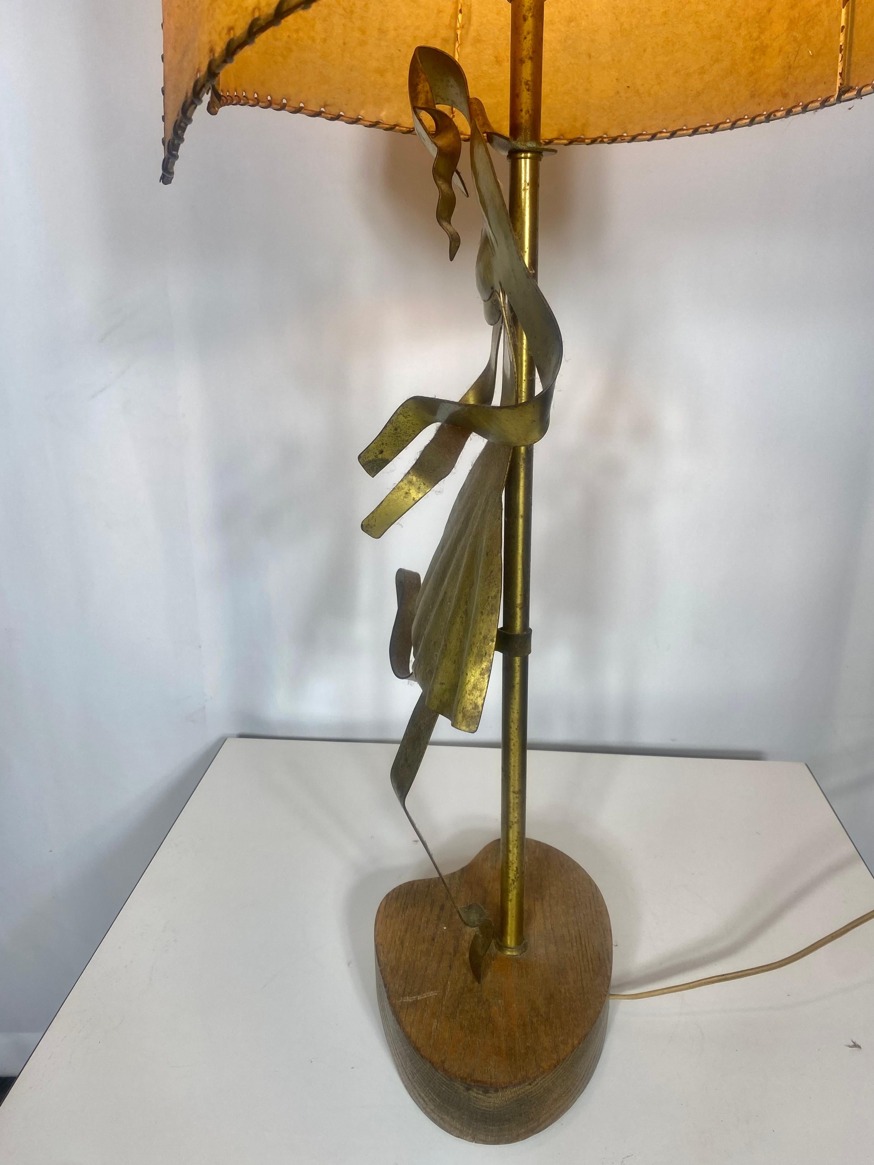 Mid Century Modern Yasha Heifetz Sculptural Abstract Brass Figure Table Lamp In Good Condition For Sale In Buffalo, NY