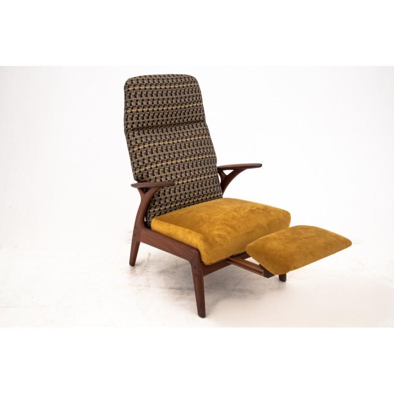 Mid-Century Modern Yellow Armchair with Pull-Out Footrest, 1960 4