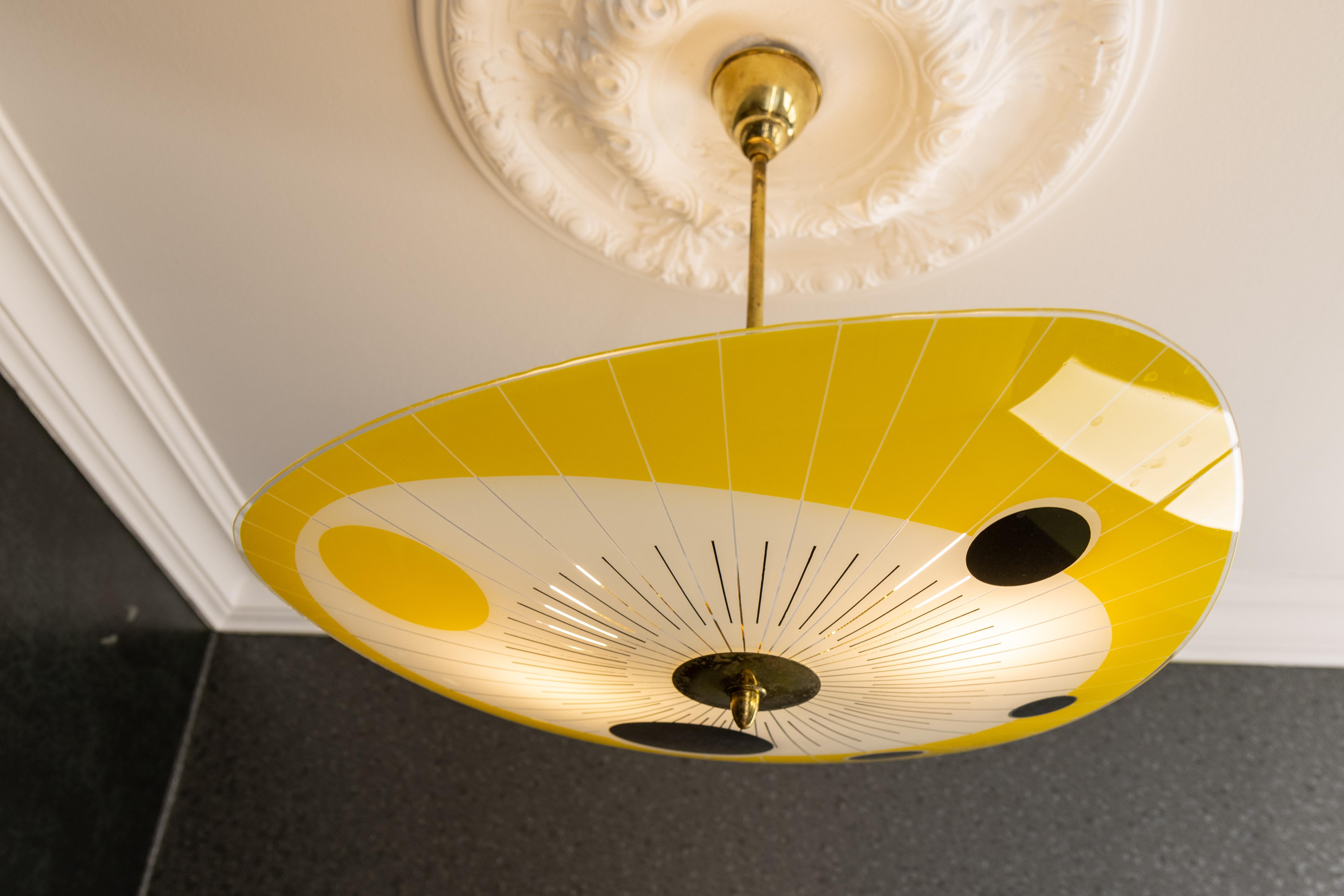 Mid-Century Modern Yellow, Black and White Glass and Brass Pendant Light, 1950s In Good Condition For Sale In Barntrup, DE
