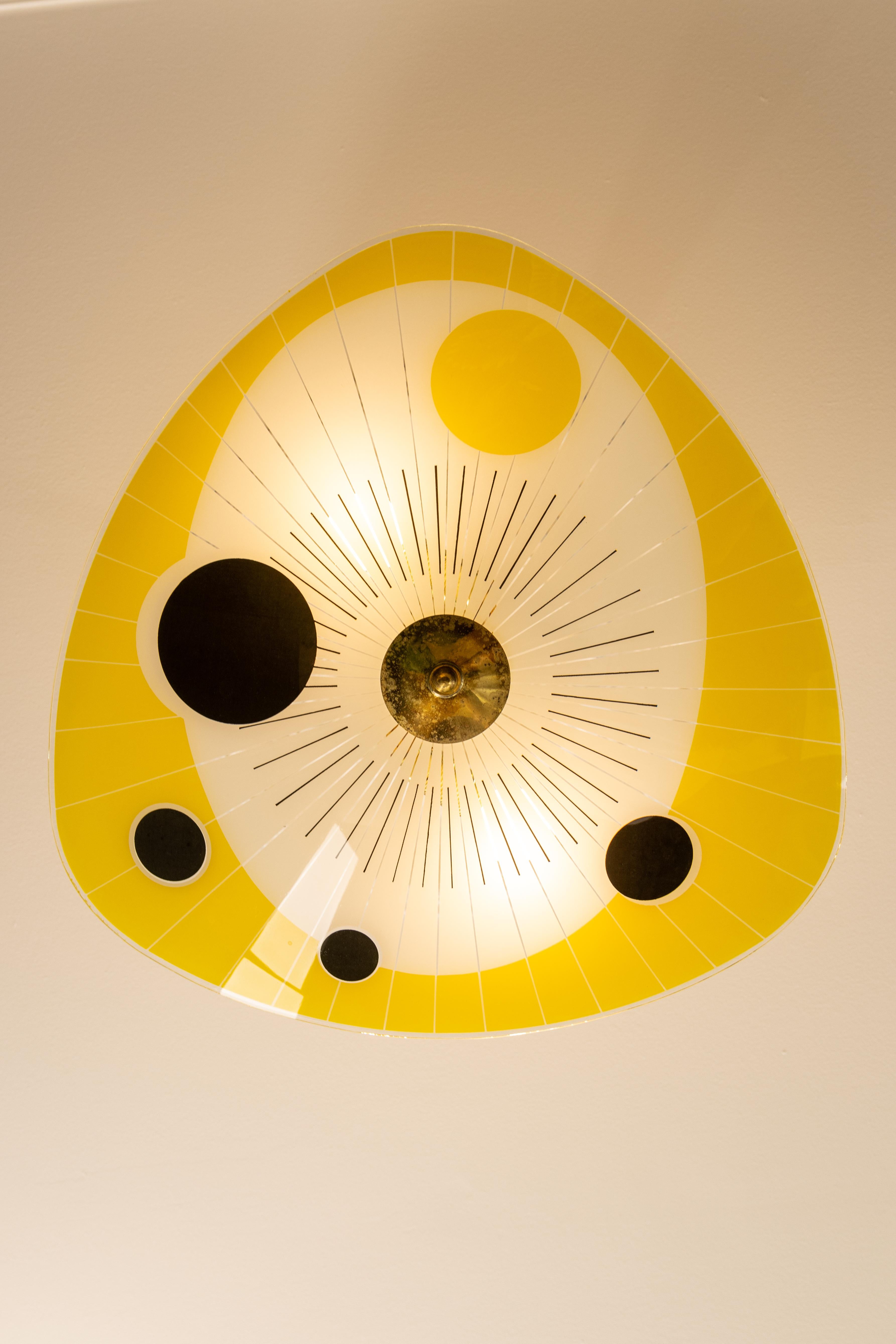 Mid-Century Modern Yellow, Black and White Glass and Brass Pendant Light, 1950s For Sale 1
