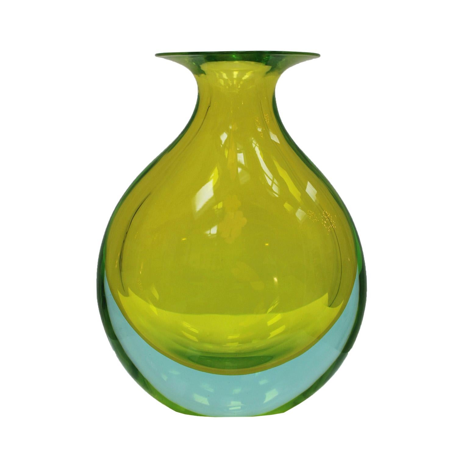 Mid-century Modern Glass vase. Attributed to Flavio Poli for Seguso. Italy, 50s.
In sommerso glass, the yellow body is submerged in a light blue mass. (Color variant Giallo - Blu)

Every item LA Studio offers is checked by our team of 10 craftsmen