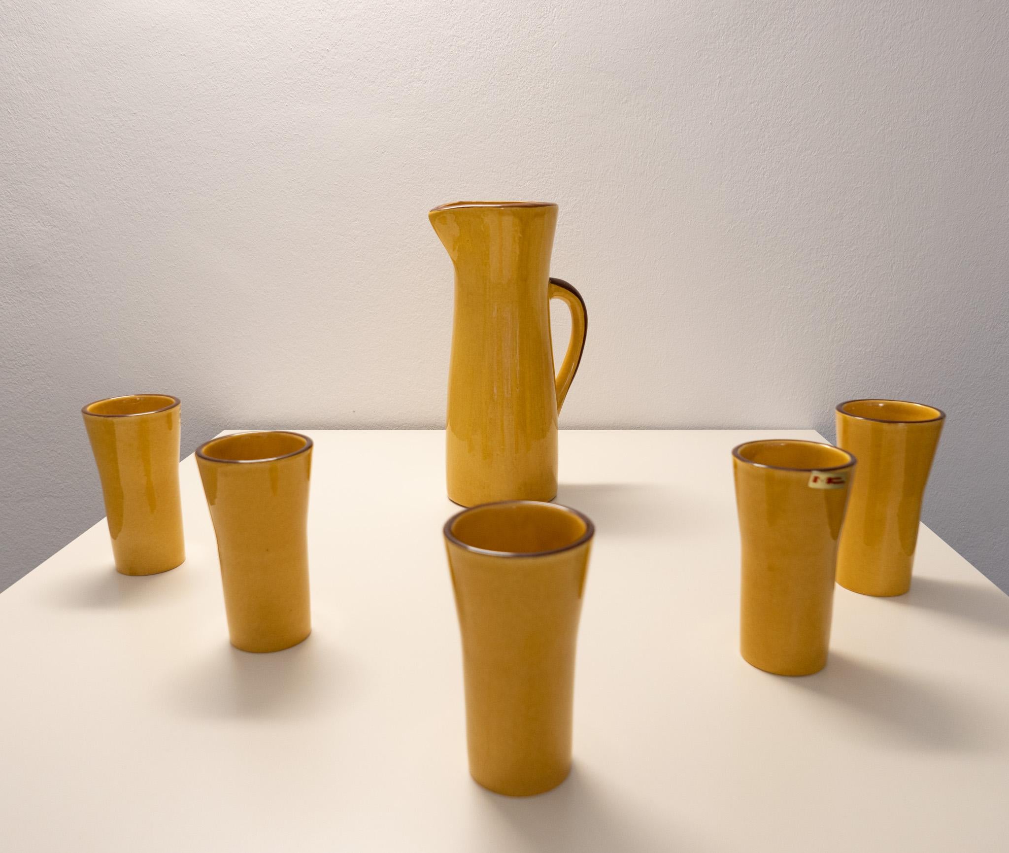 Mid-Century Modern Yellow Carafe Set with 5 Mugs in Glazed Ceramic, France 1970s For Sale 13