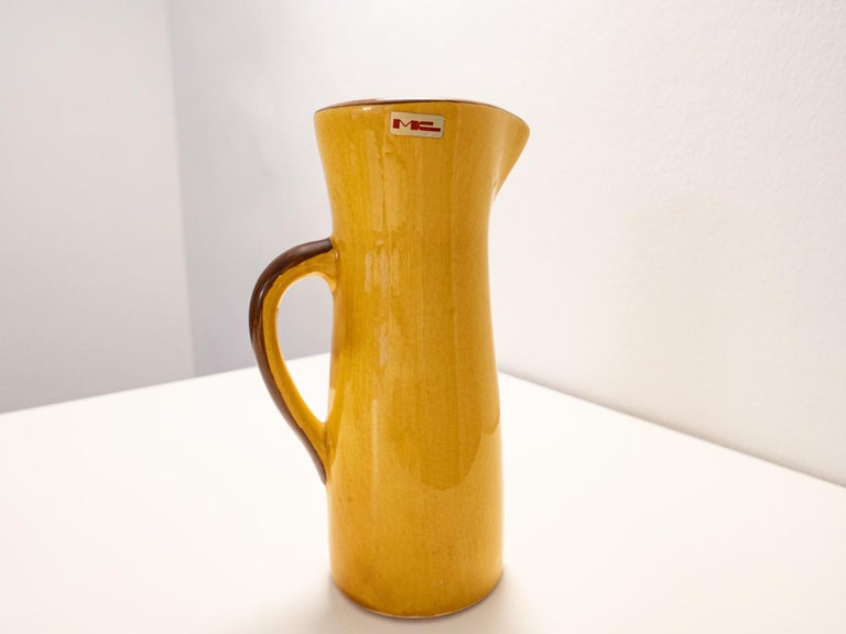 Mid-Century Modern Yellow Carafe Set with 5 Mugs in Glazed Ceramic, France  1970s For Sale at 1stDibs | carafa vin cu loc pentru gheata