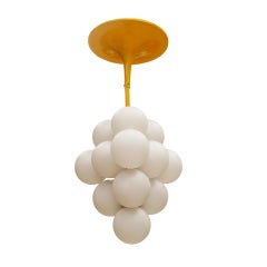 Lampe à suspension italienne en grappe jaune avec opaline blanche, moderne du milieu du siècle dernier