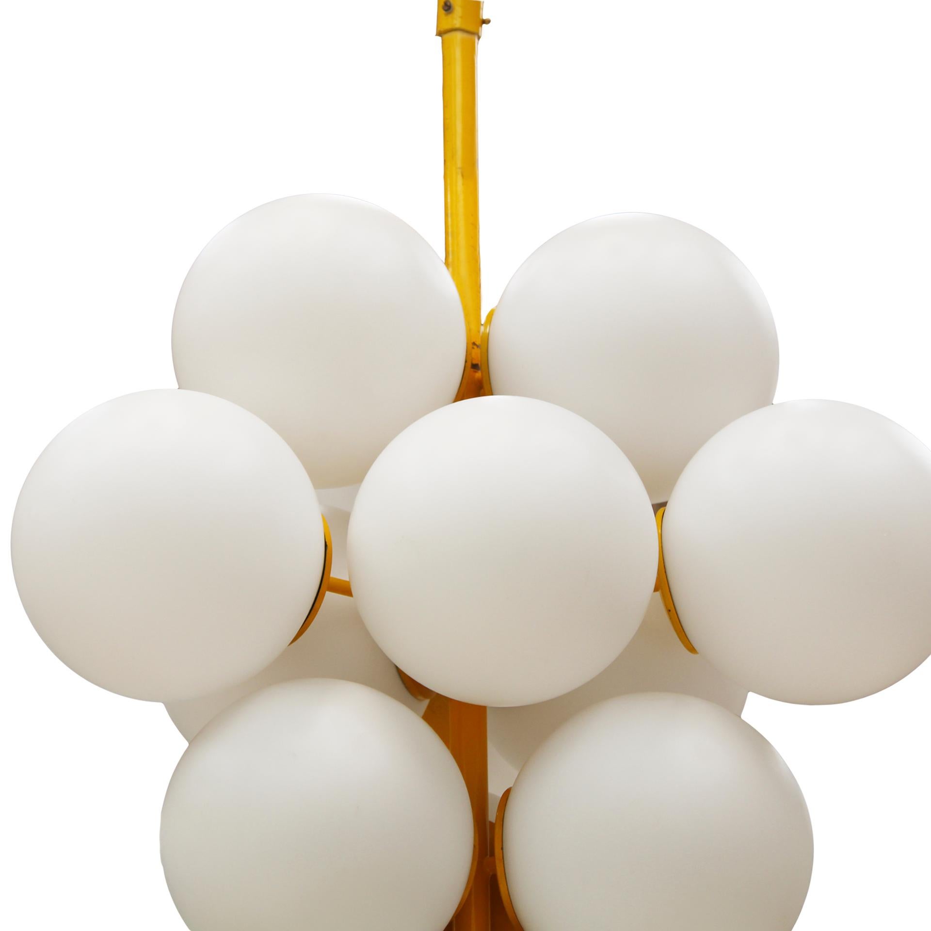 Late 20th Century Mid-Century Modern Yellow Cluster with White Opaline Italian Suspension Lamp For Sale