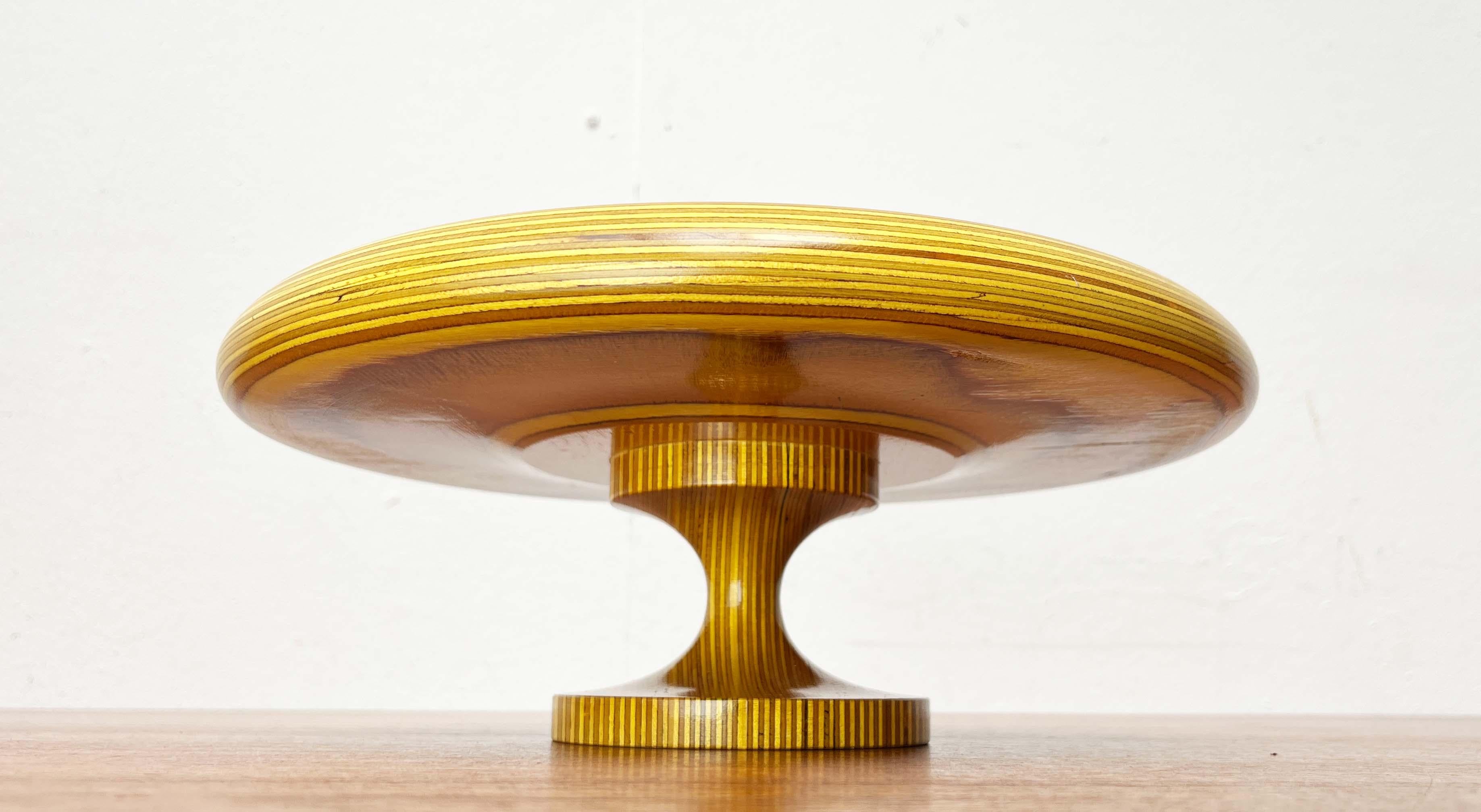 Ciotola con piedini gialli in Wood di Paavo Asikainen Finlandia 1960s in vendita 4