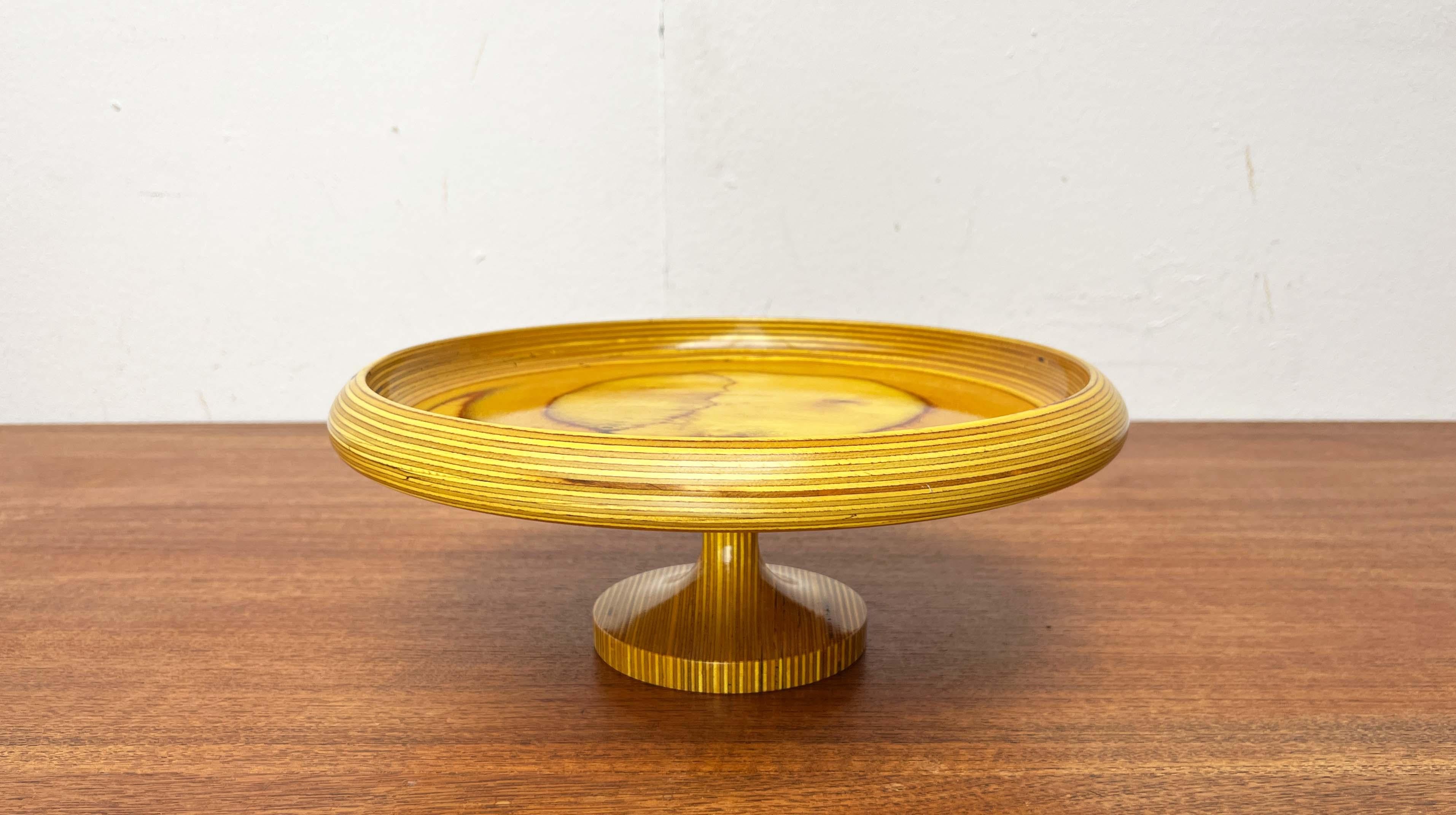 Ciotola con piedini gialli in Wood di Paavo Asikainen Finlandia 1960s in vendita 8