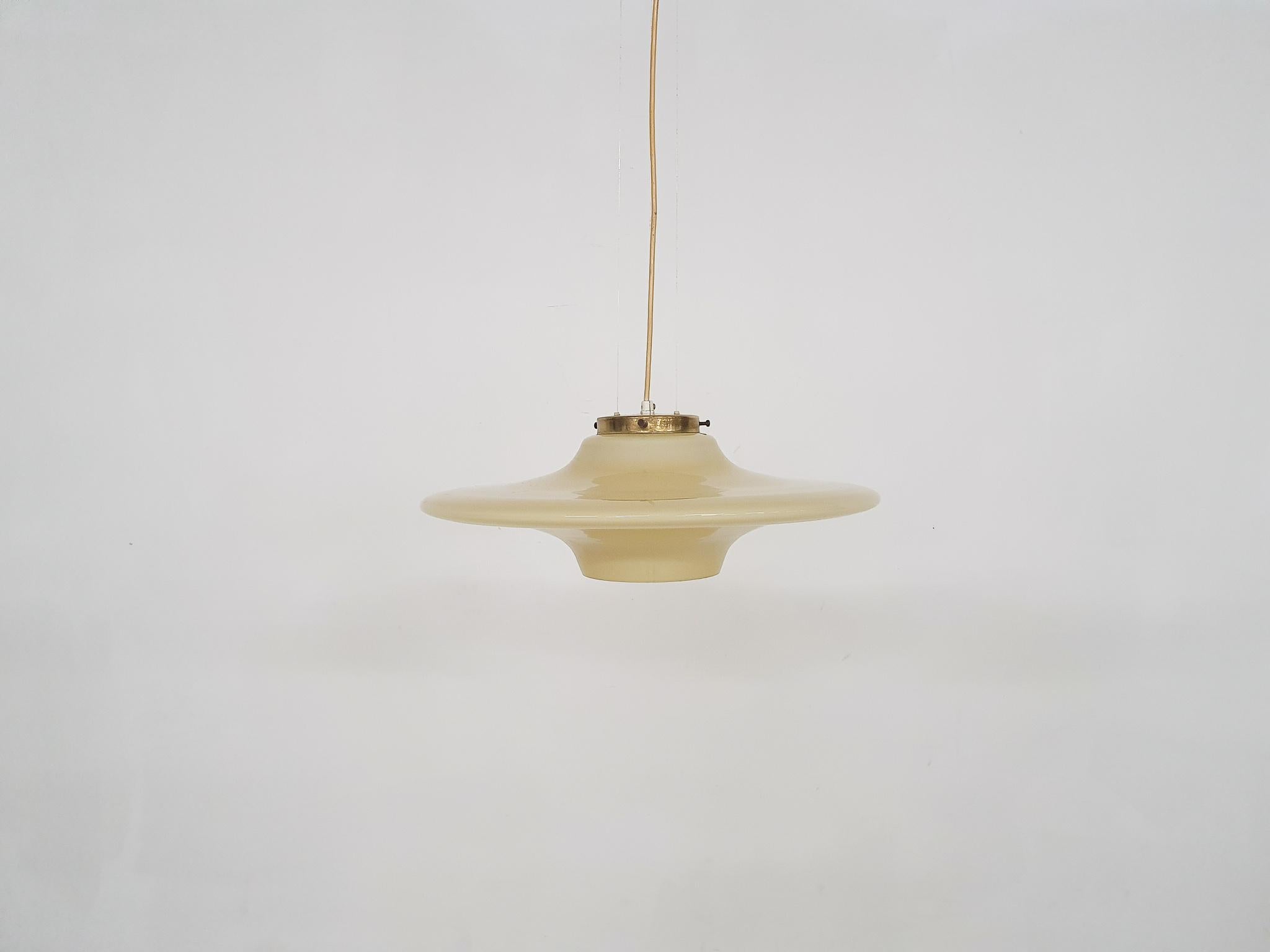 Mid-Century Modern Yellow Glass Pendant Light Attrb. Holmegaard, 1960's In Good Condition In Amsterdam, NL