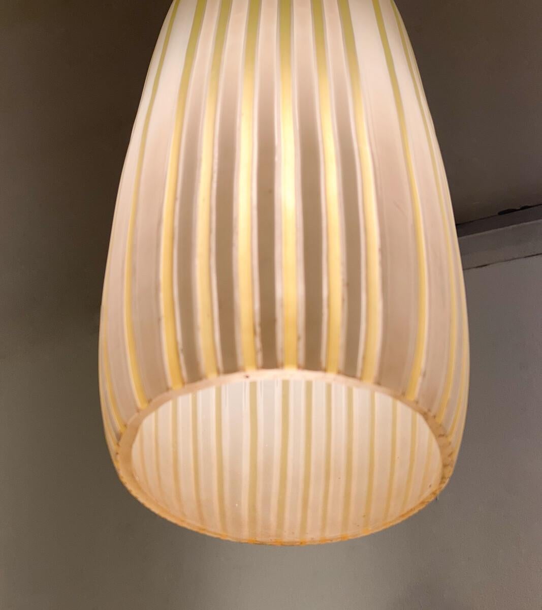 Suspension en verre jaune moderne du milieu du siècle dernier, Italie, années 1960 en vente 2