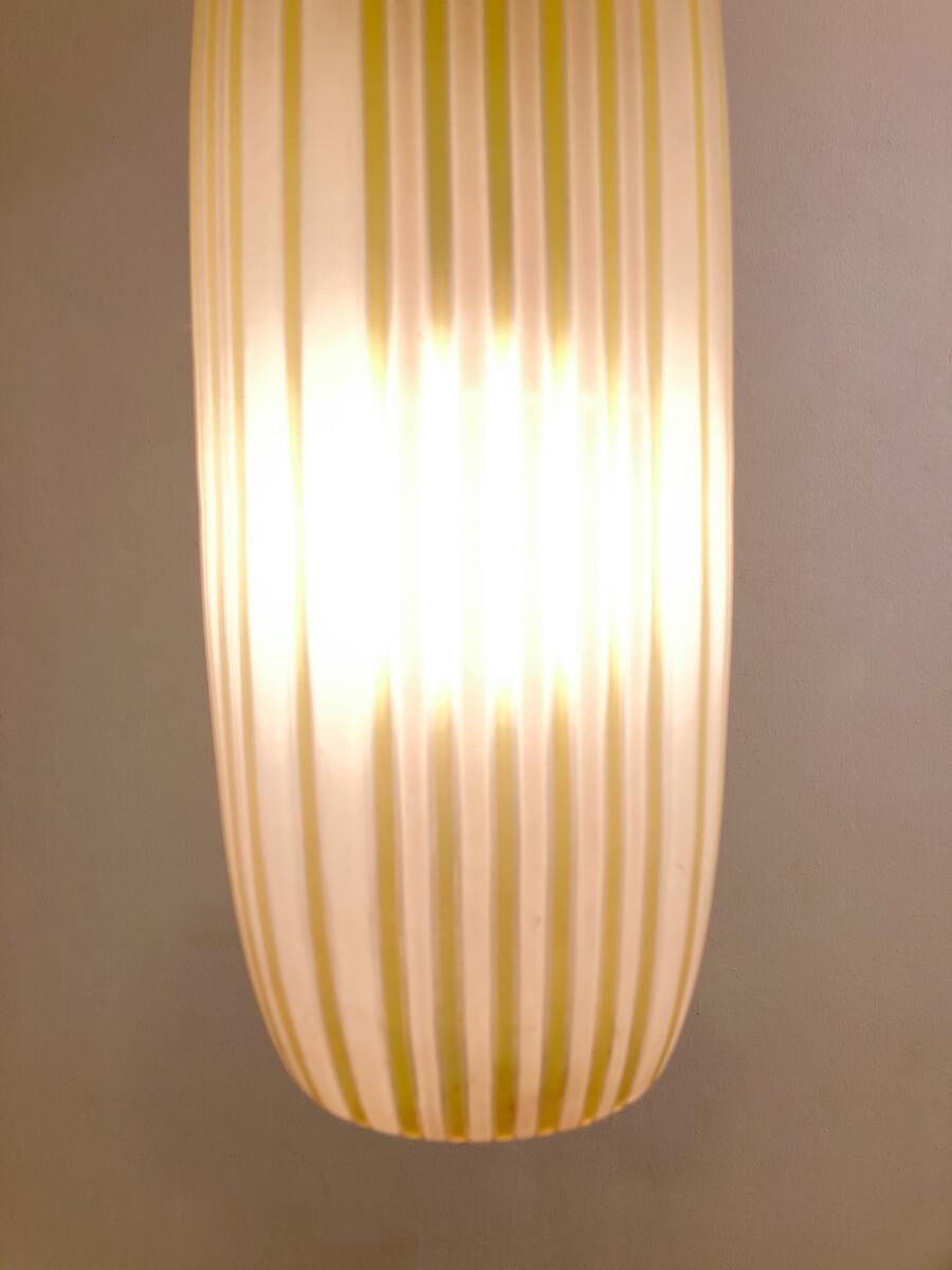 Suspension en verre jaune moderne du milieu du siècle dernier, Italie, années 1960 en vente 3