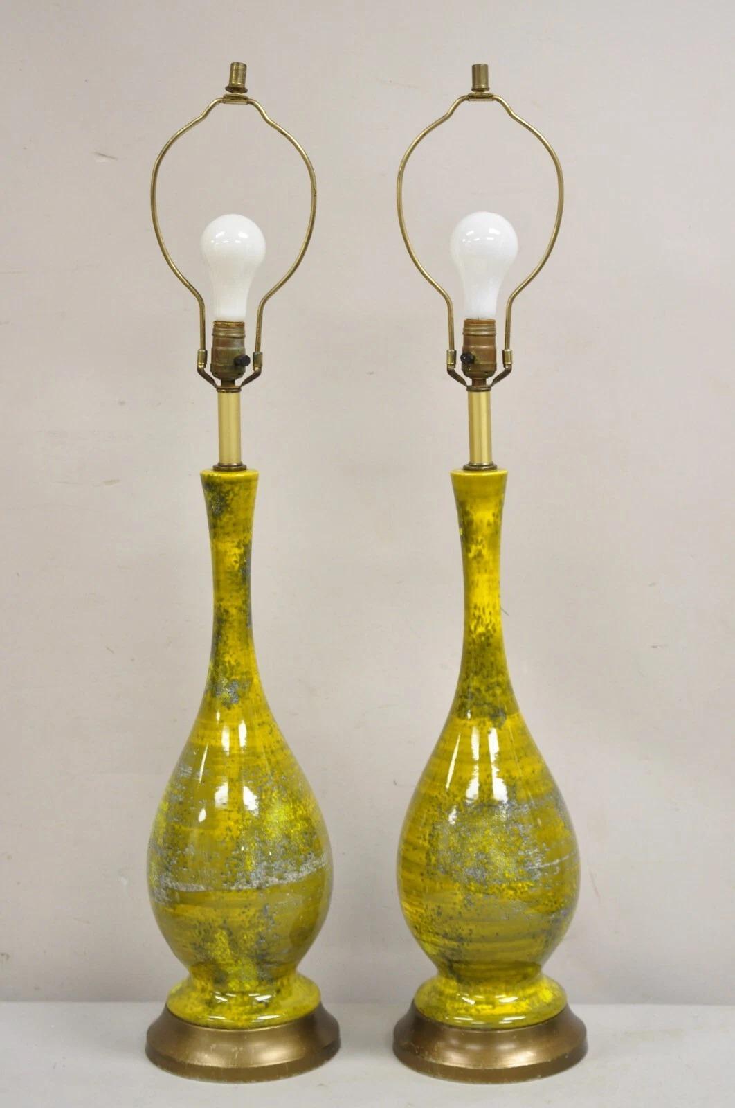 Mid Century Modern Gelb Grün Glasiert Italienische Keramik Keramik Tischlampe Paar im Angebot 6