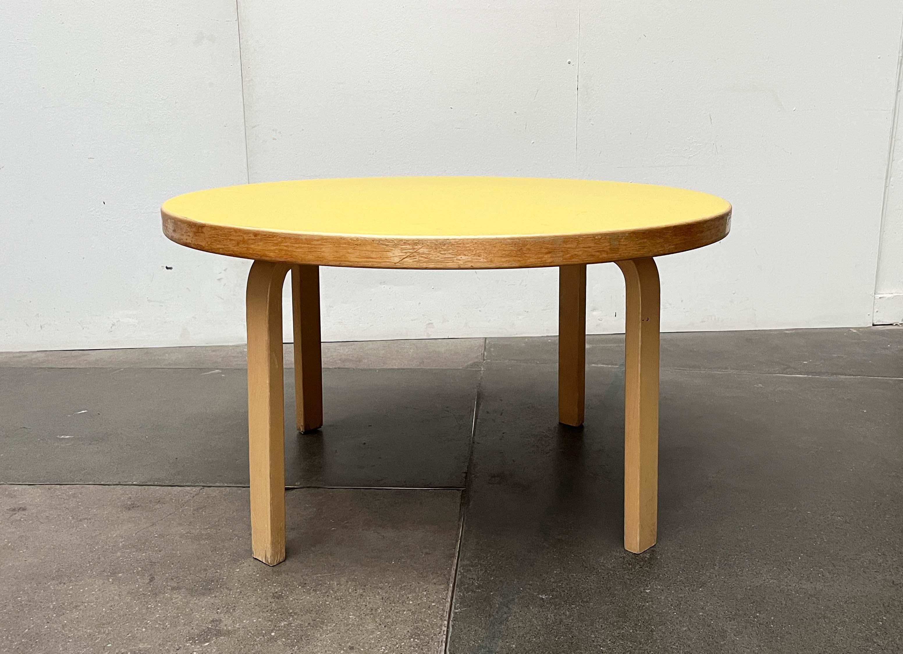 Large coffee table by Artek, designed by Finnish architect and designer Alvar Aalto. Shown here with a linoleum surface in a special color.

This Scandinavian design is hard to beat in terms of simplicity and functionality. The curved legs (L-leg)