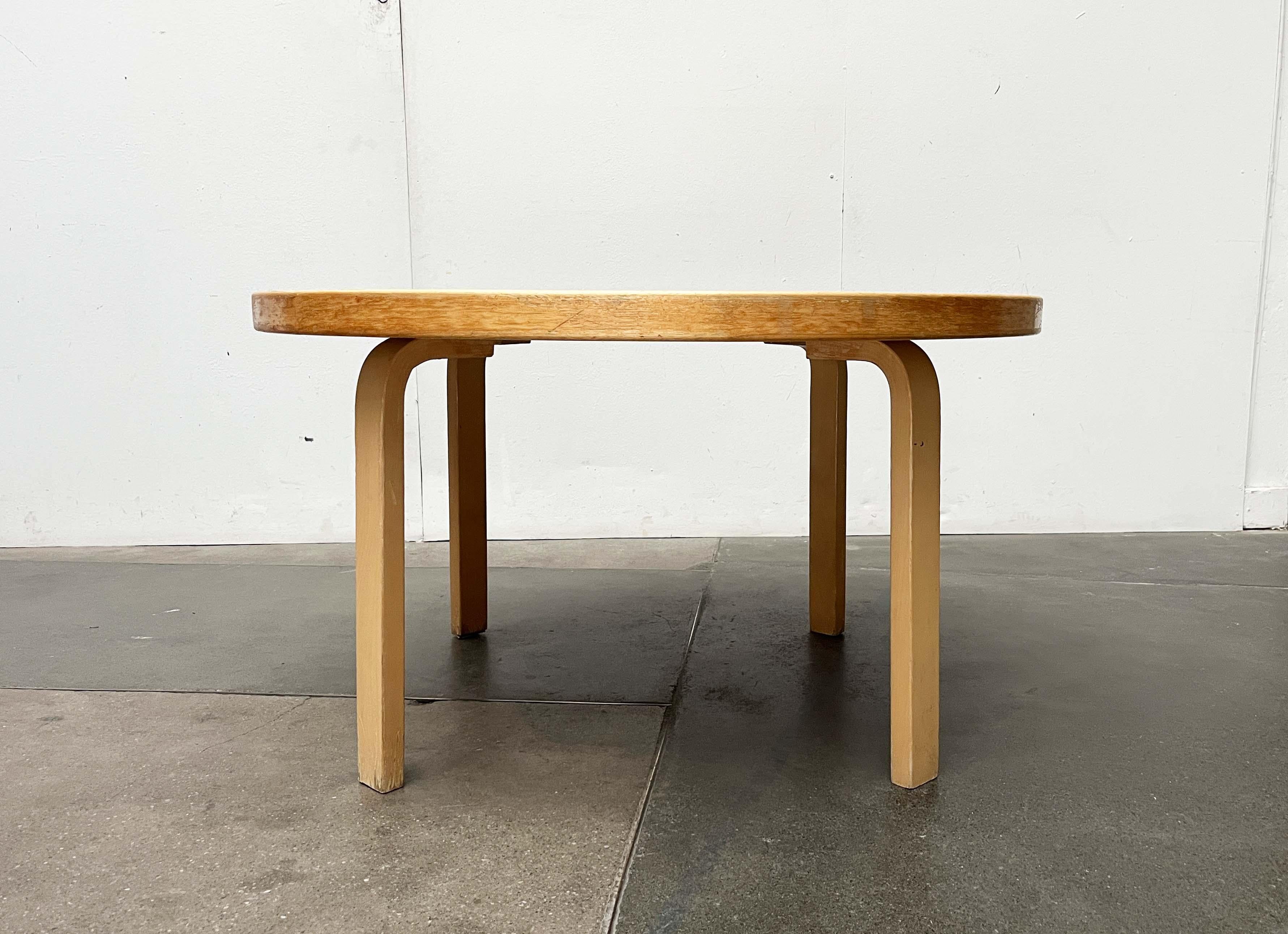 Mid-Century Modern Yellow Linoleum Coffee Couch Table Alva Aalto Artek Finland In Good Condition For Sale In Hamburg, DE